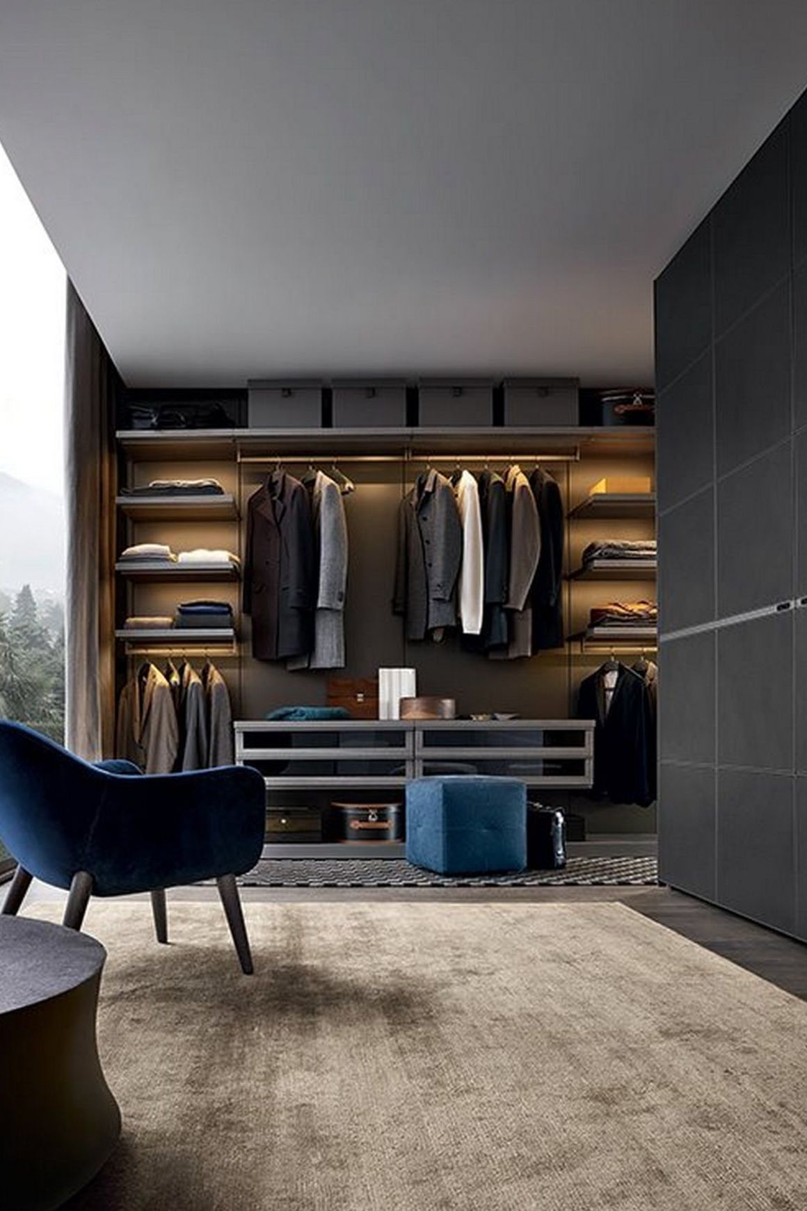 Ubik Walk-In Closet