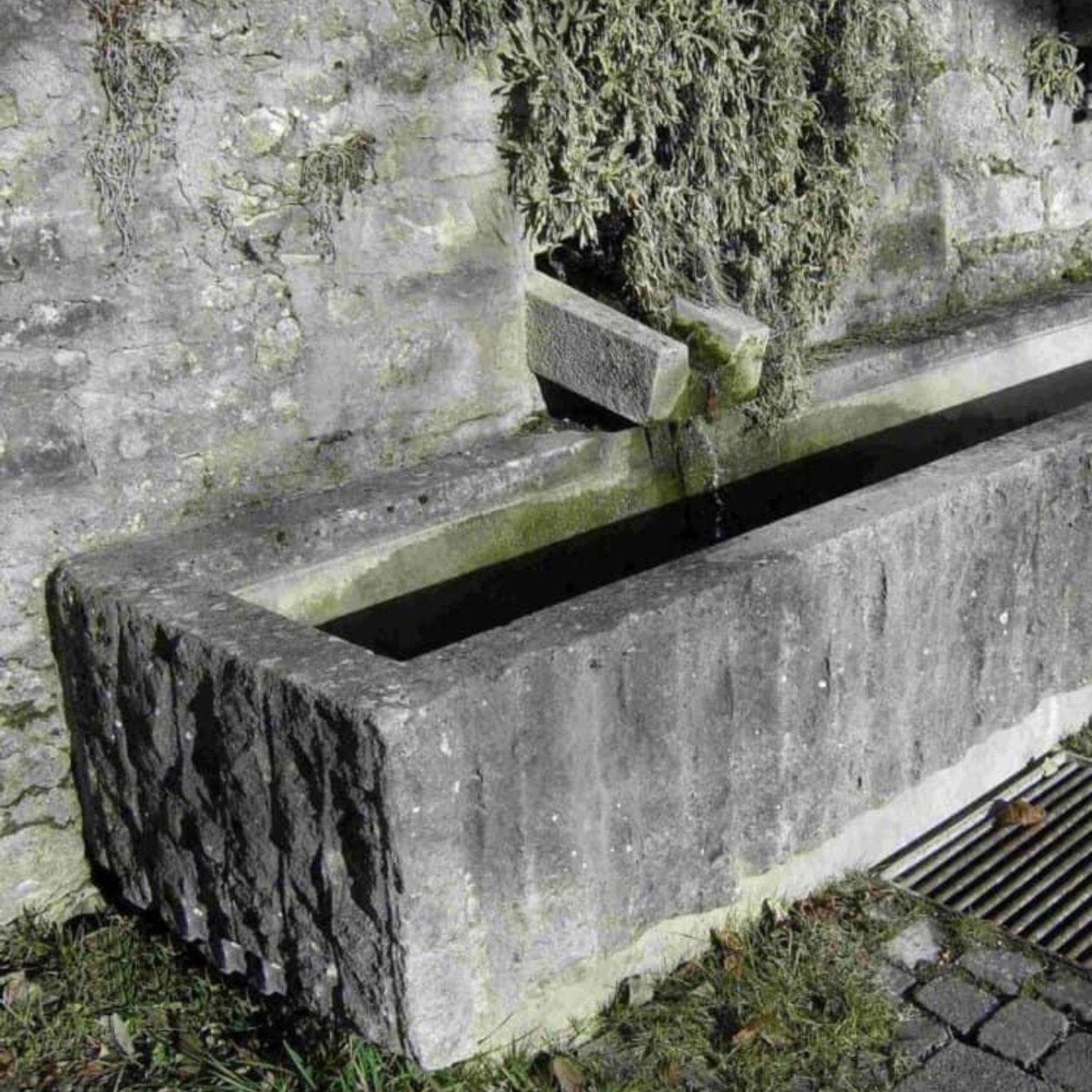 Ancient Style Wall Fountain