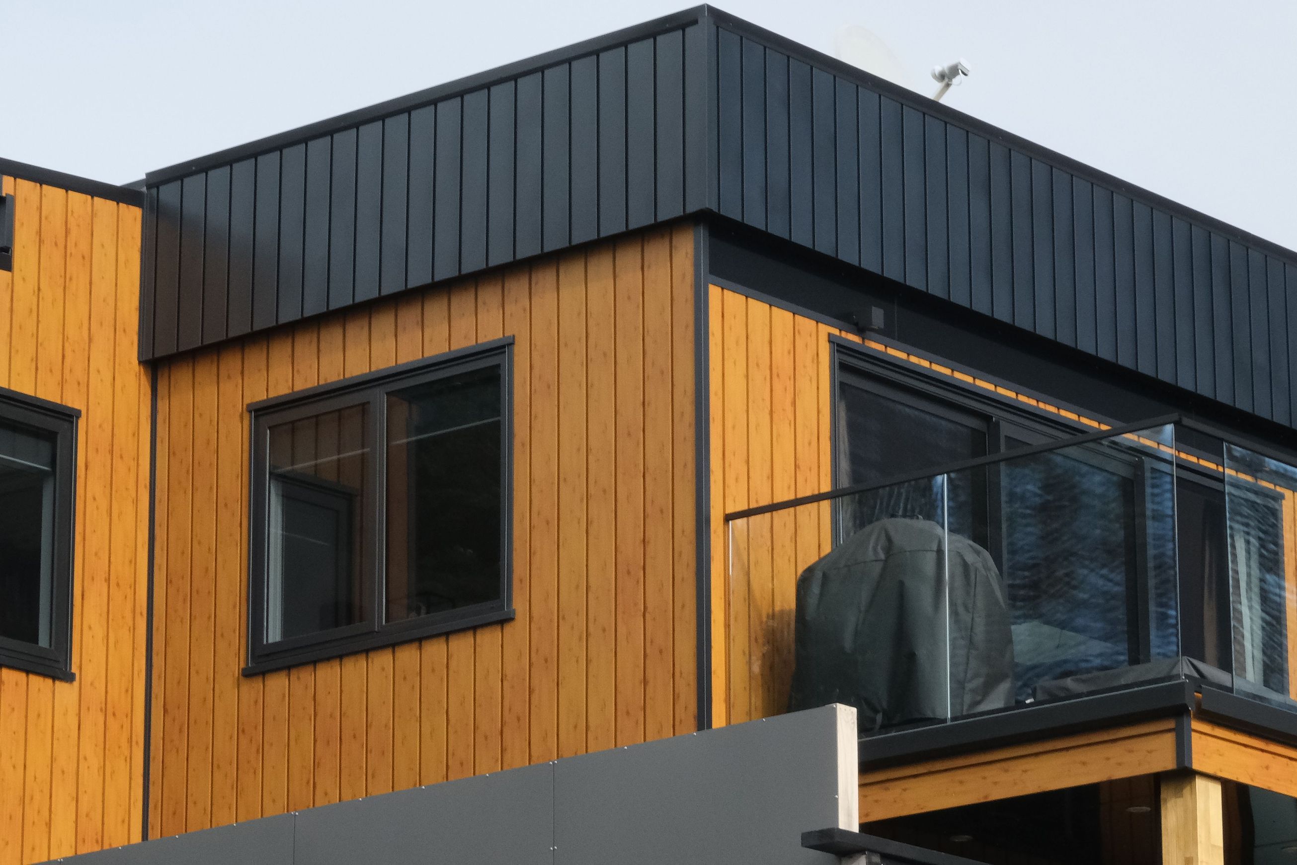 Deep & Darker-Toned Woodgrain Finishes