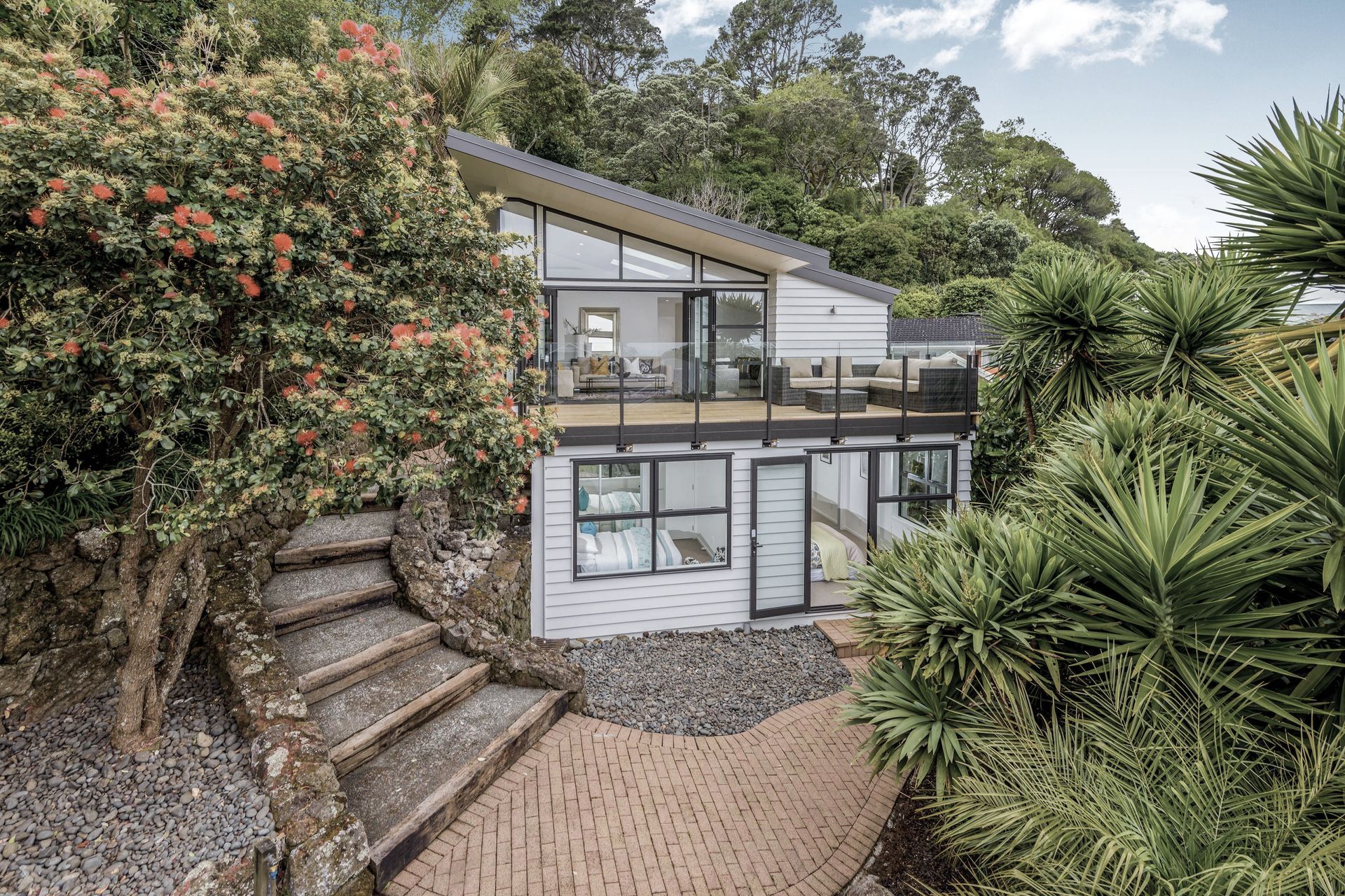 Hero Banner for Leading Homes