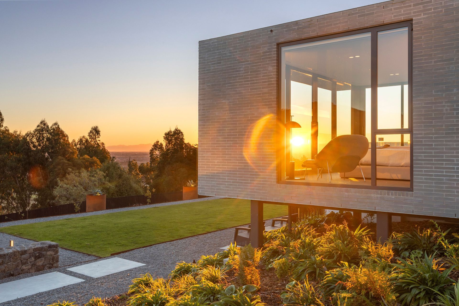 Supporting Image 3 for Williams Elvidge