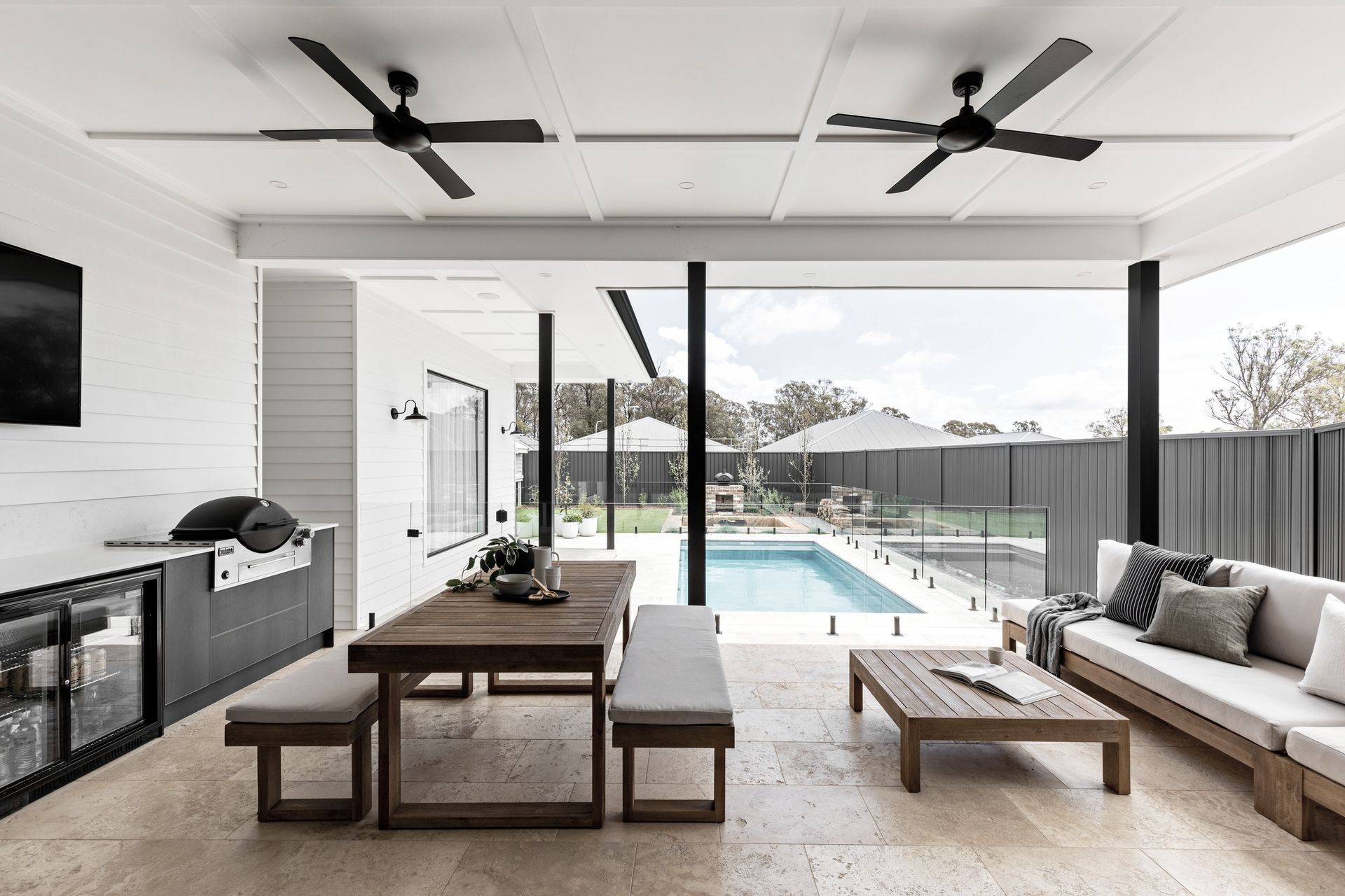 H + S Building banner