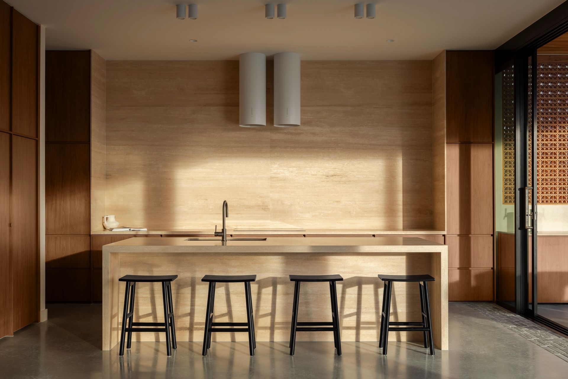 Supporting Image 1 for BARLOW