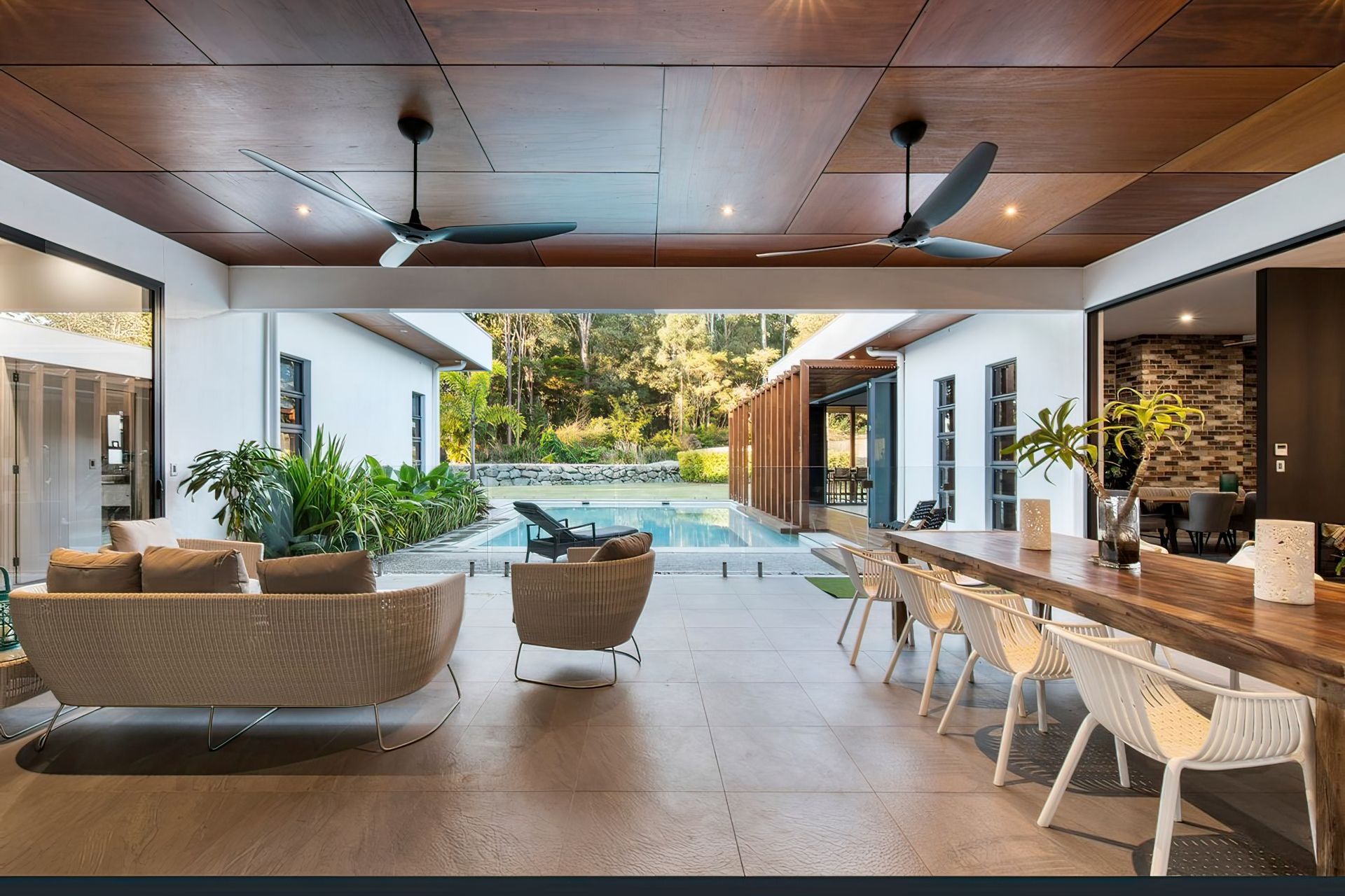 Supporting Image 3 for Amores