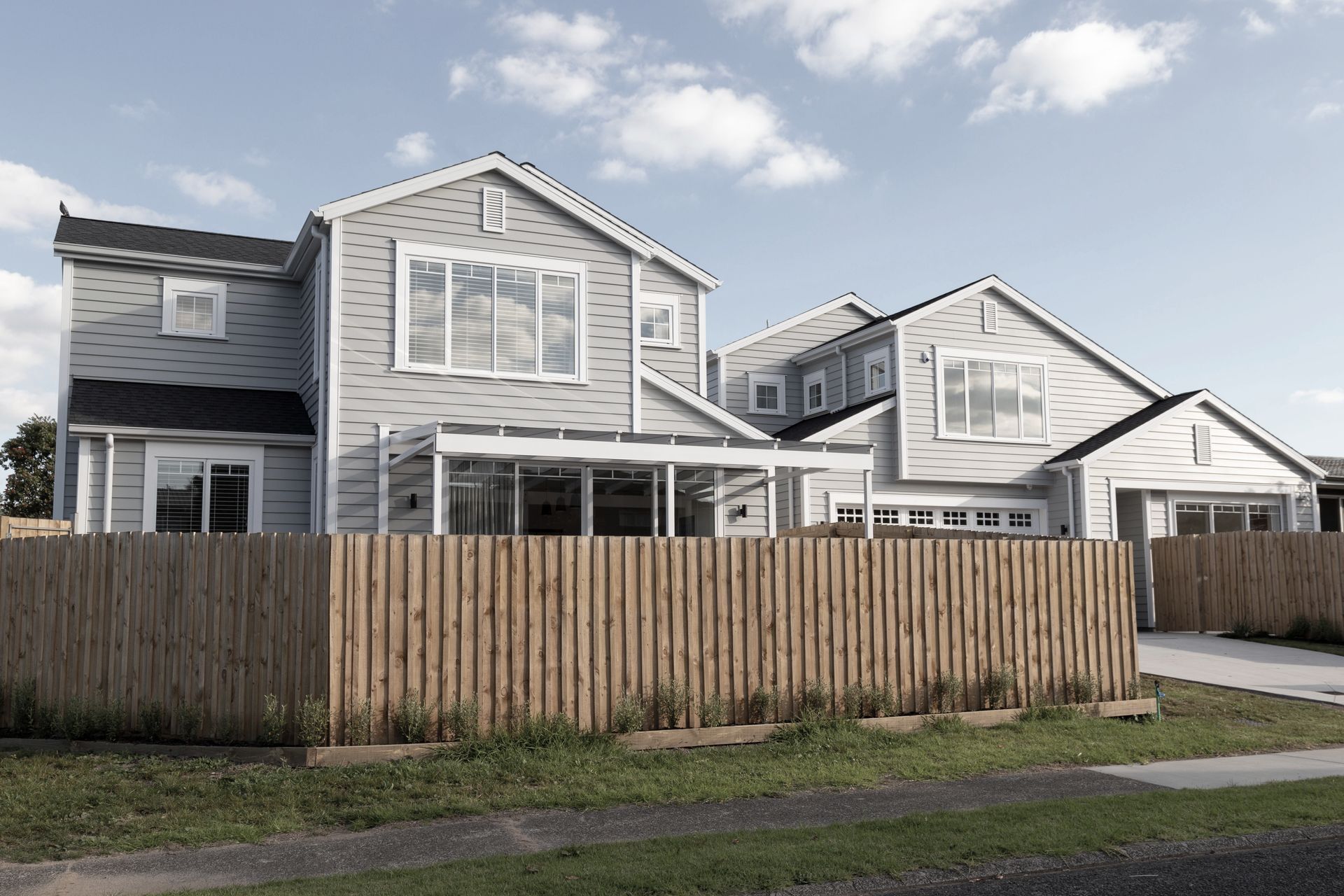 Lonepine Construction banner