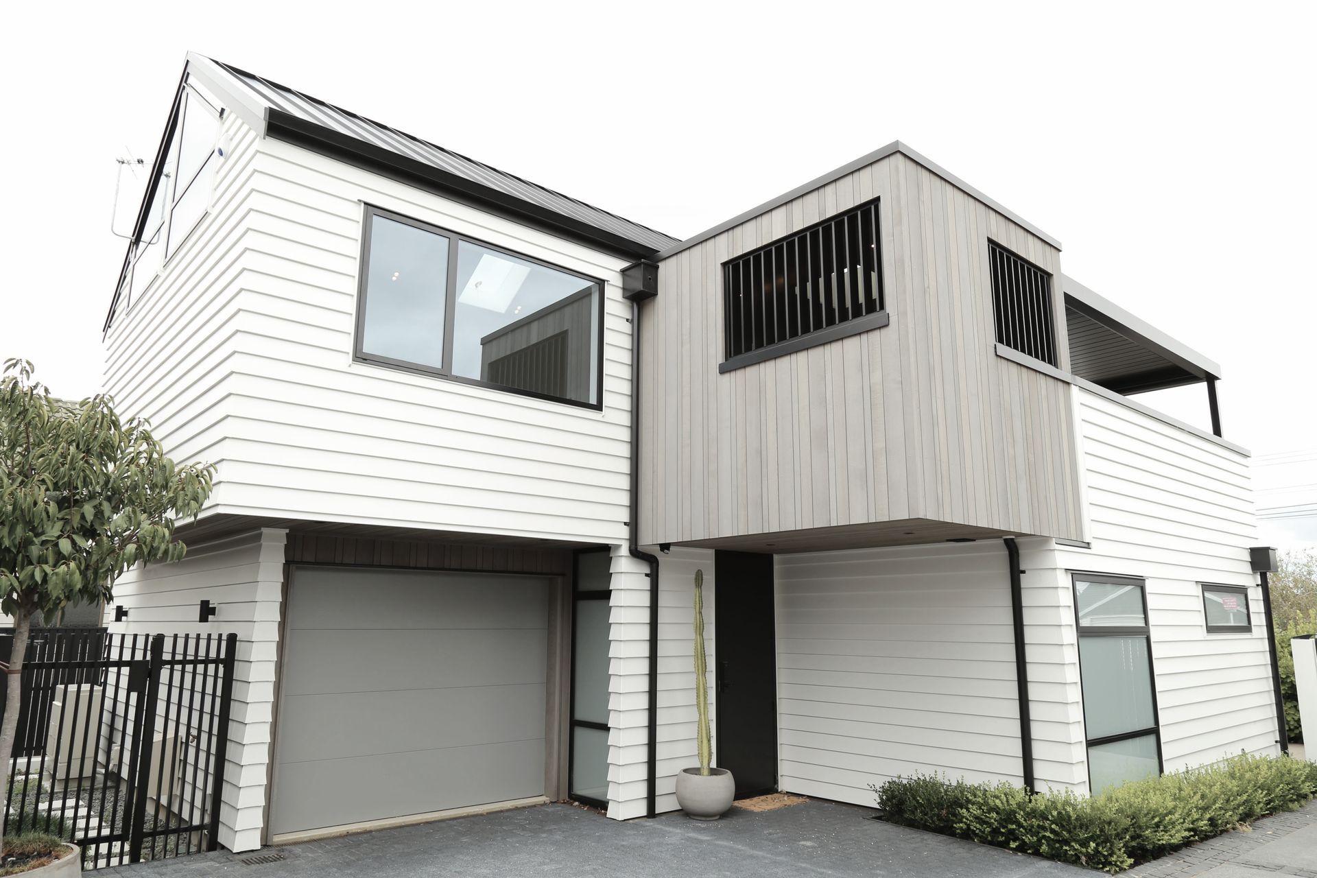 Hero Banner for Lonepine Construction