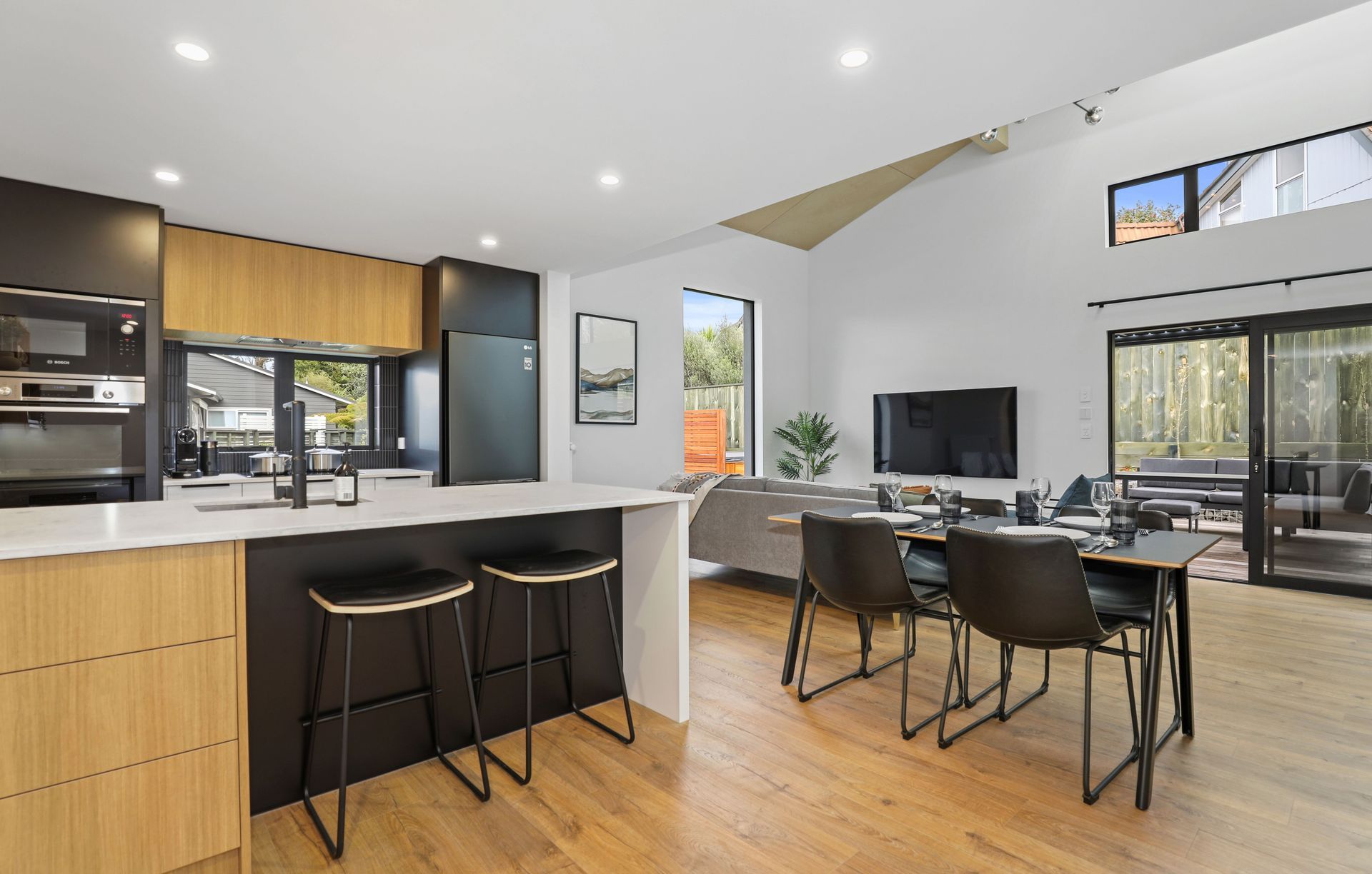 Loz Interiors