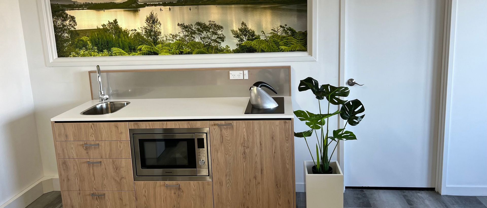 Supporting Image 1 for Kitchenette