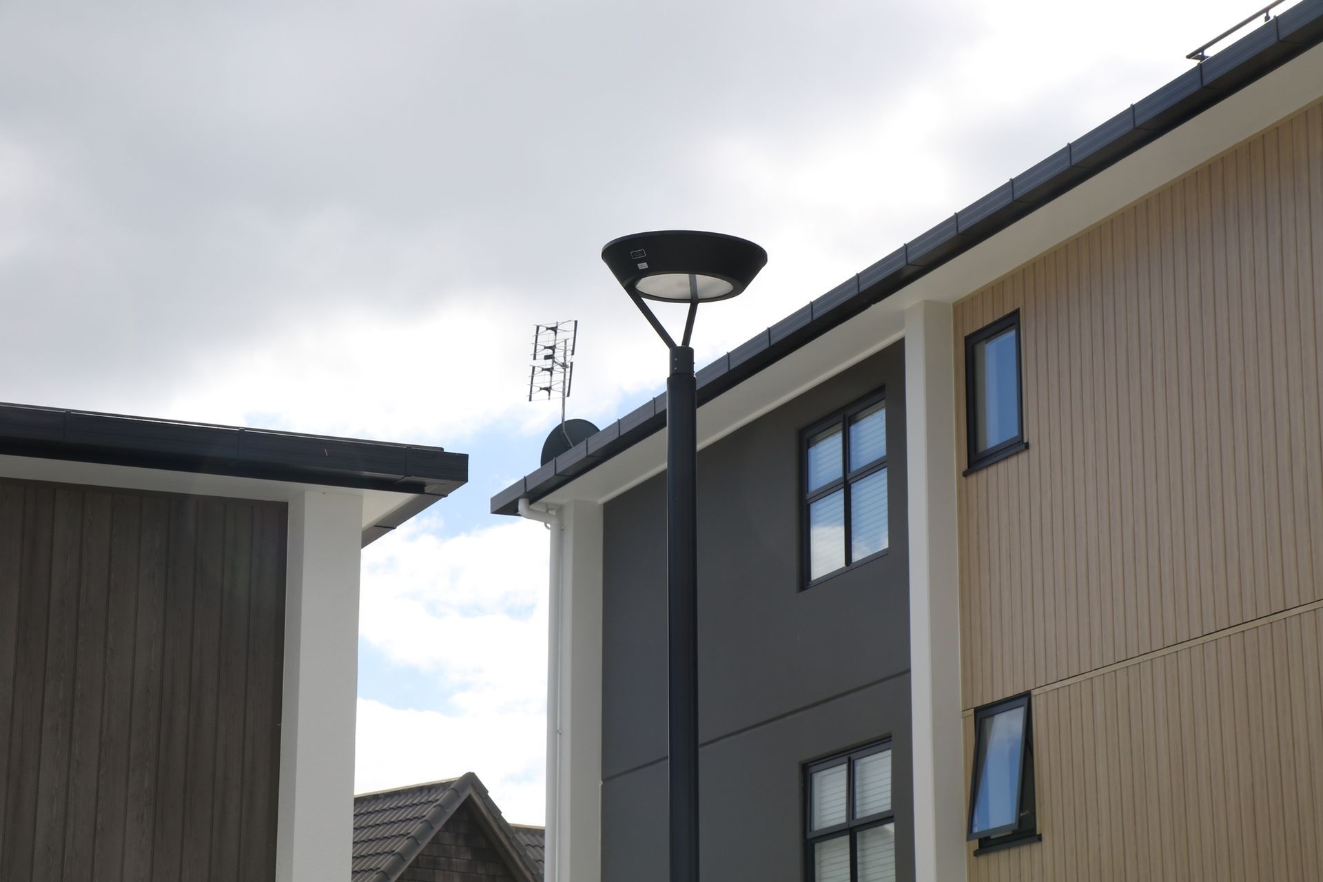 Supporting Image 4 for E-Stello