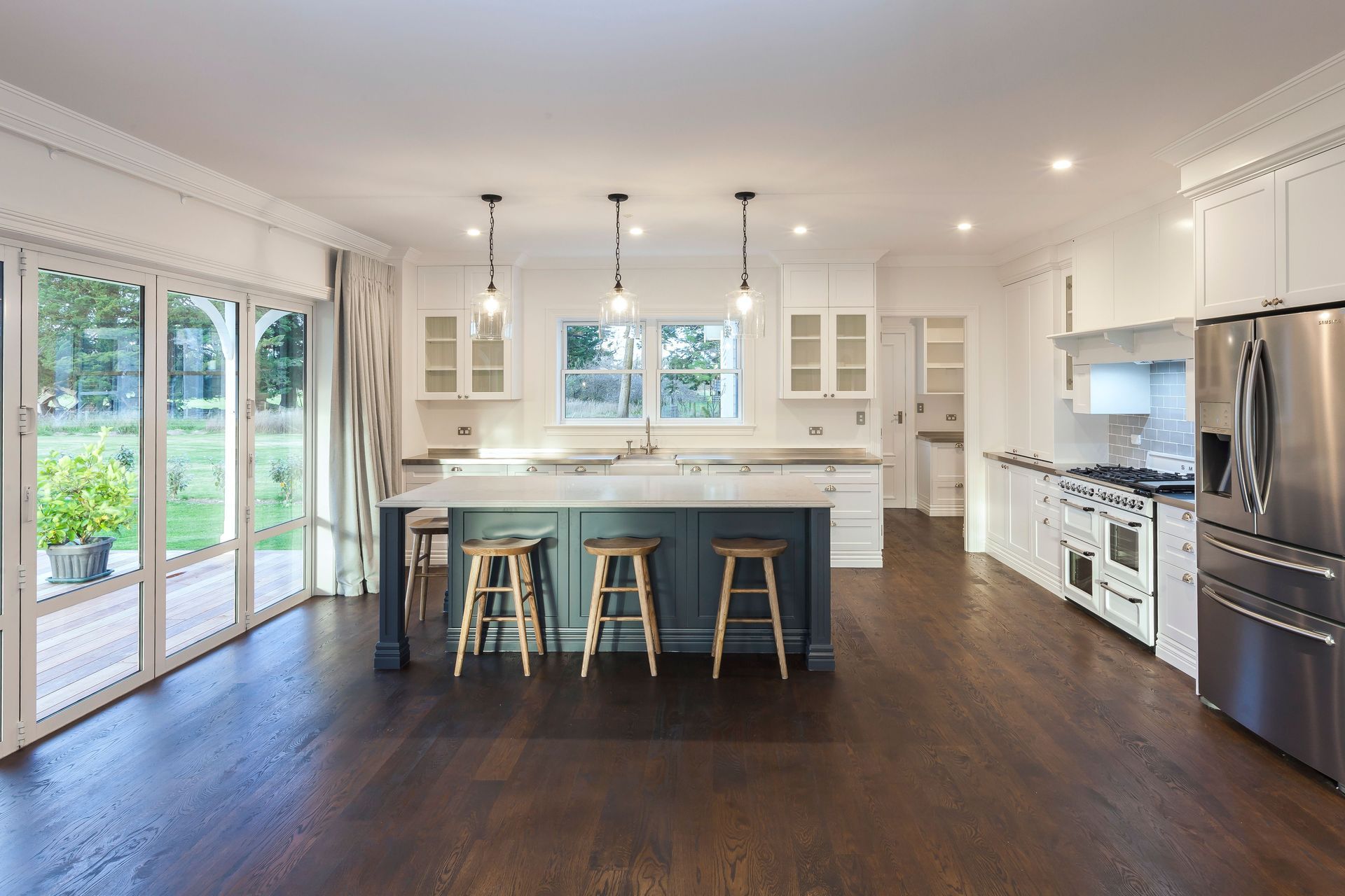 Hero Banner for Euro Master Painting Services