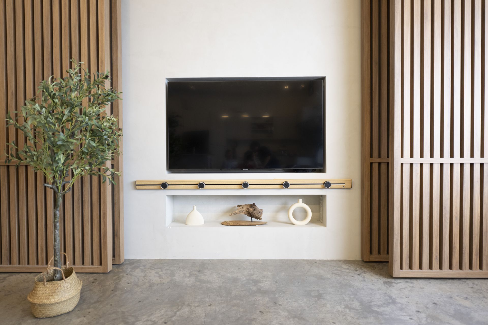 Hero Banner for Line8