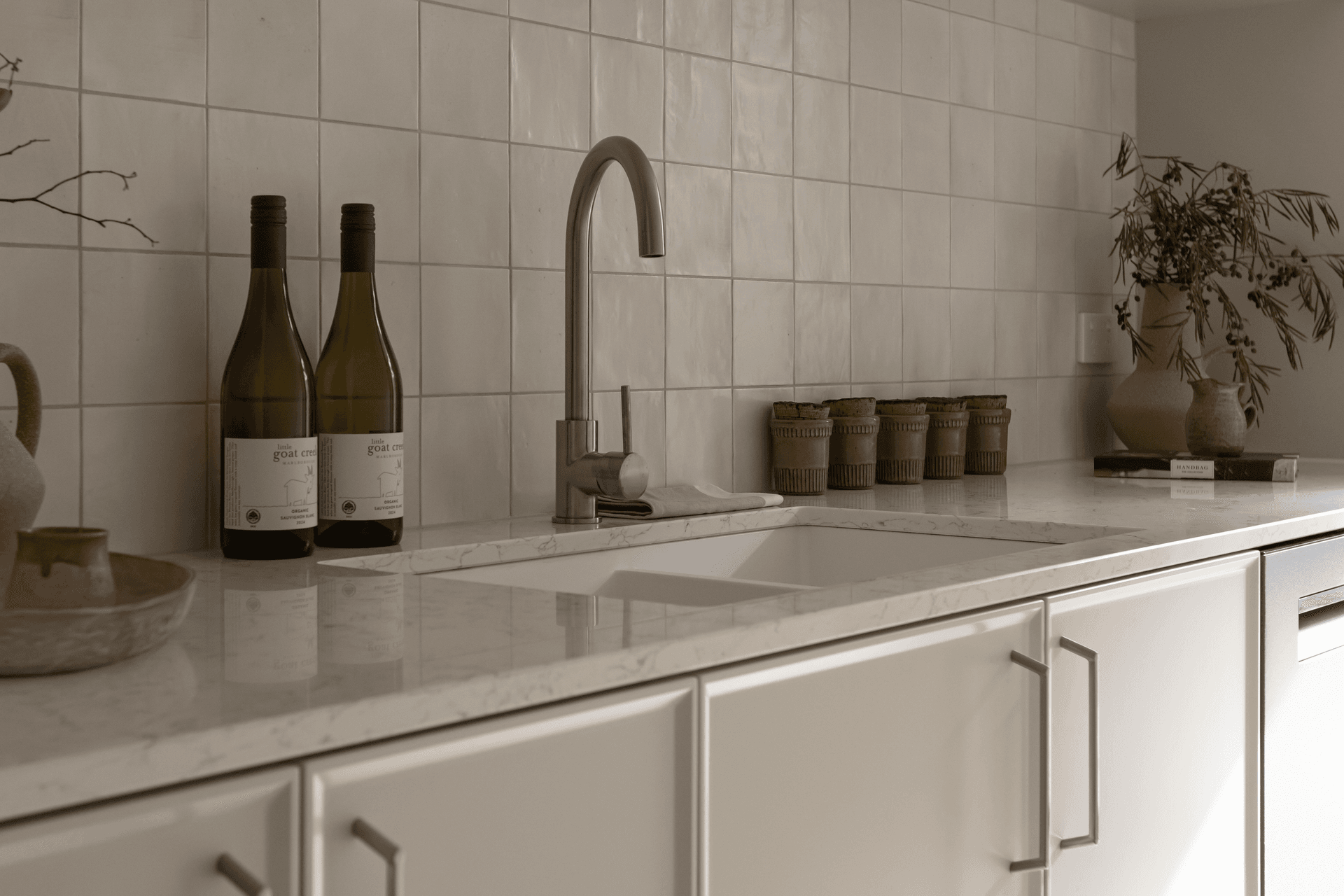 Supporting Image 1 for Touch Handles