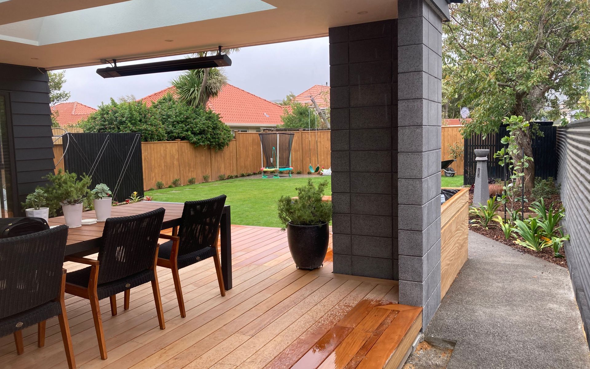 Hero Banner for Distinctive Homes and Landscapes