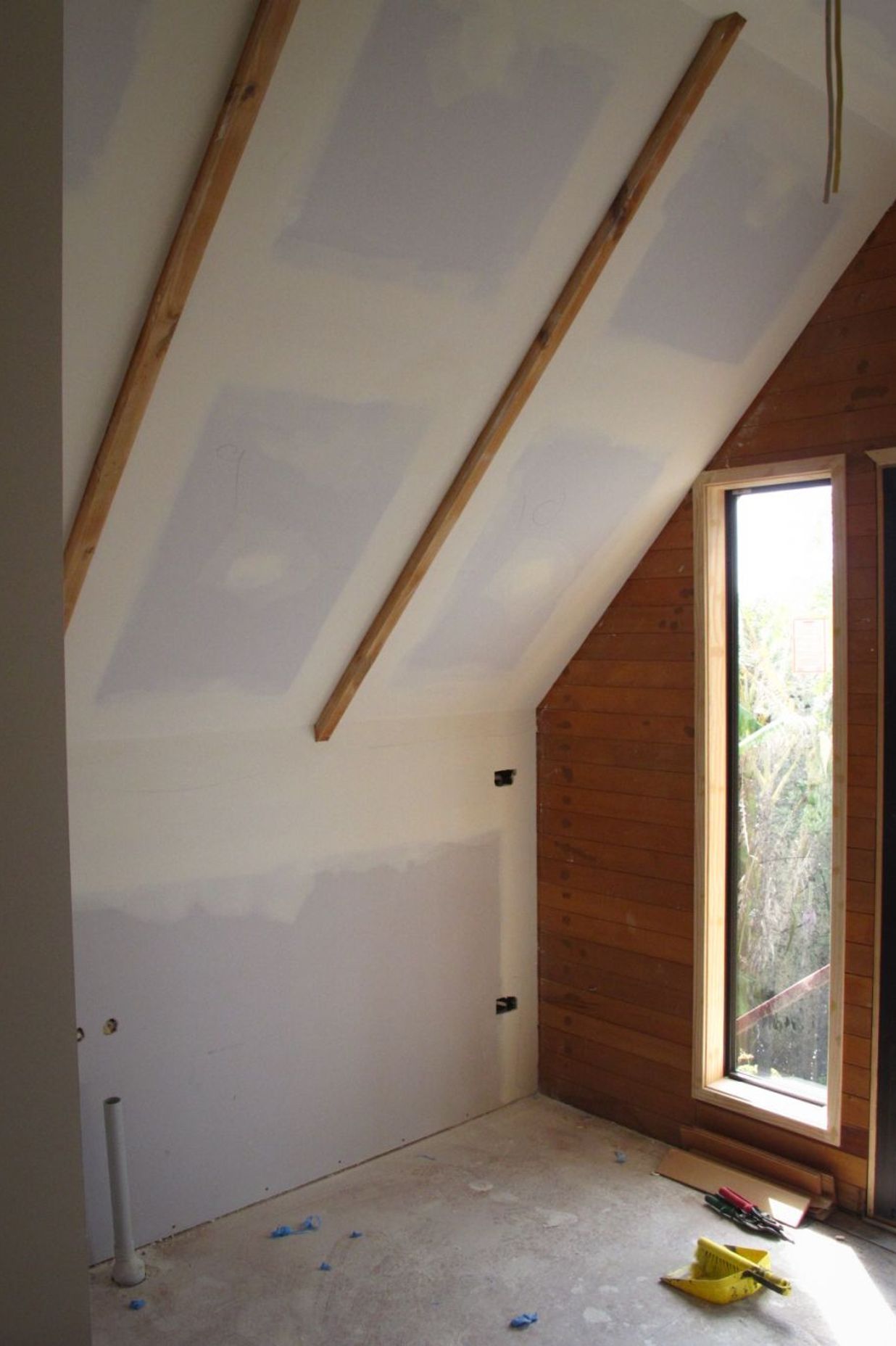 An Attic conversion on the Tutukaka Coast.  Kaiser Construction built a 1 bedroom apartment in the attic space above a garage