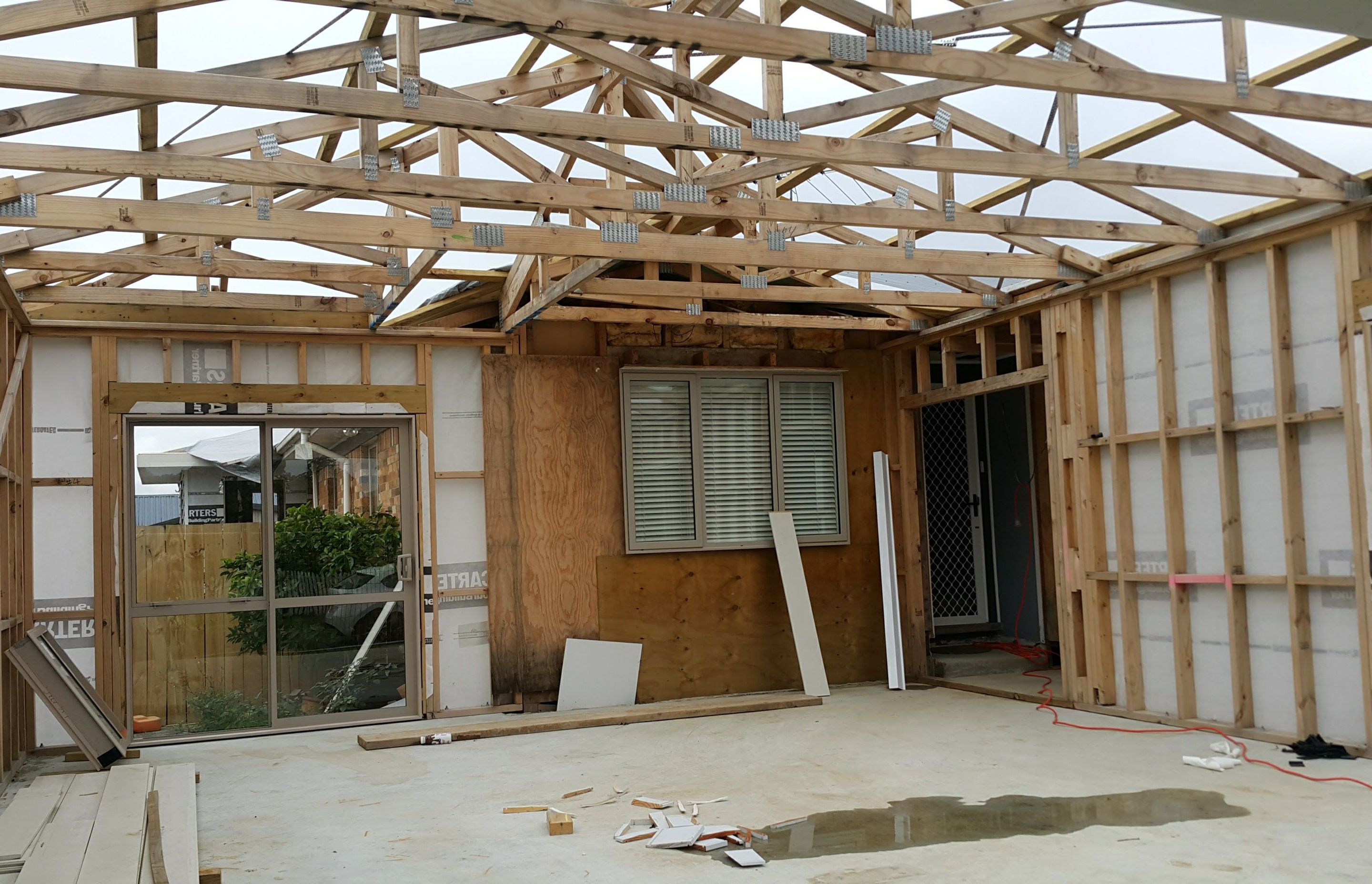 Garage - Frames up, ready for the roof
