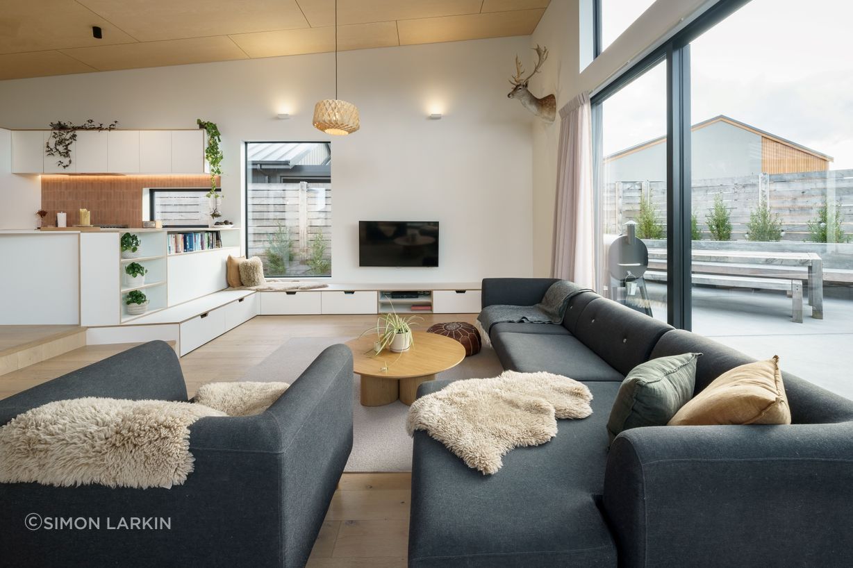 06-Ben-Hudson-Architects-Alpine-Home-Wanaka-living.jpg