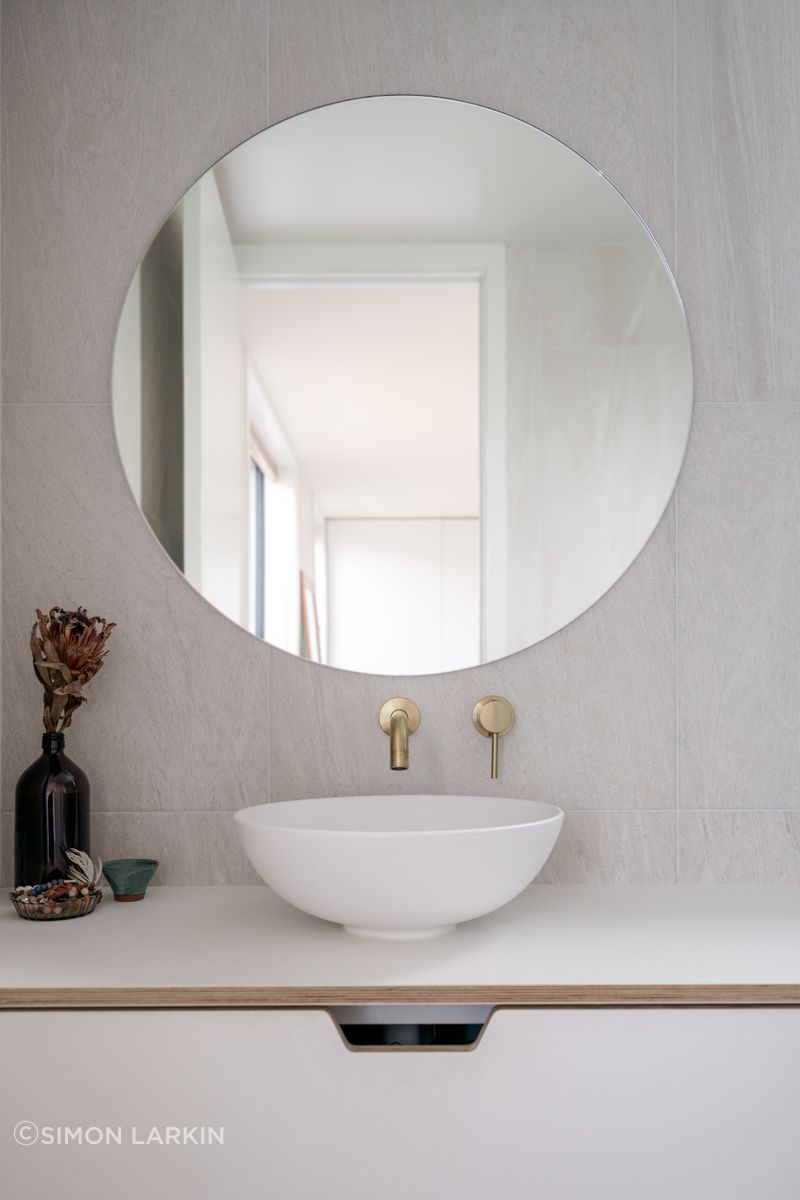 08-Ben-Hudson-Architects-Alpine-Home-Wanaka-plywood-vanity.jpg