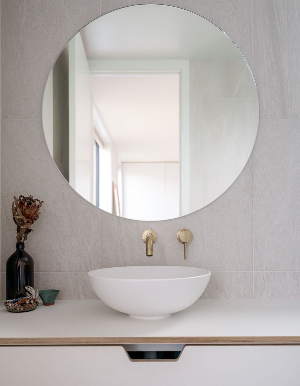 08-Ben-Hudson-Architects-Alpine-Home-Wanaka-plywood-vanity.jpg