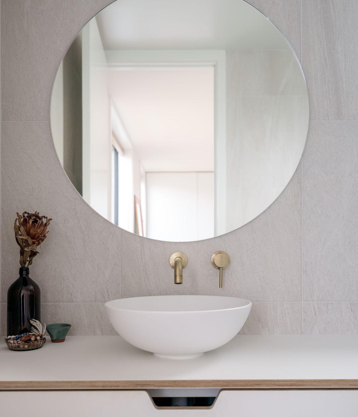 08-Ben-Hudson-Architects-Alpine-Home-Wanaka-plywood-vanity.jpg