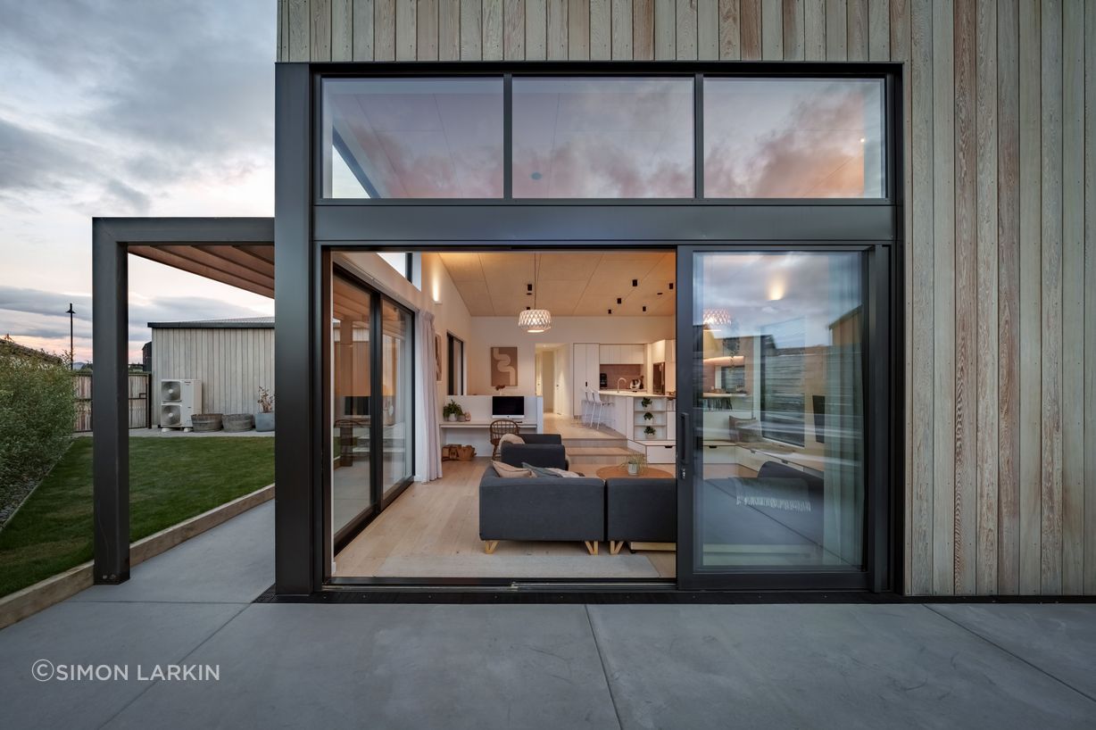 10-Ben-Hudson-Architects-Alpine-Home-Wanaka-outdoor-living.jpg
