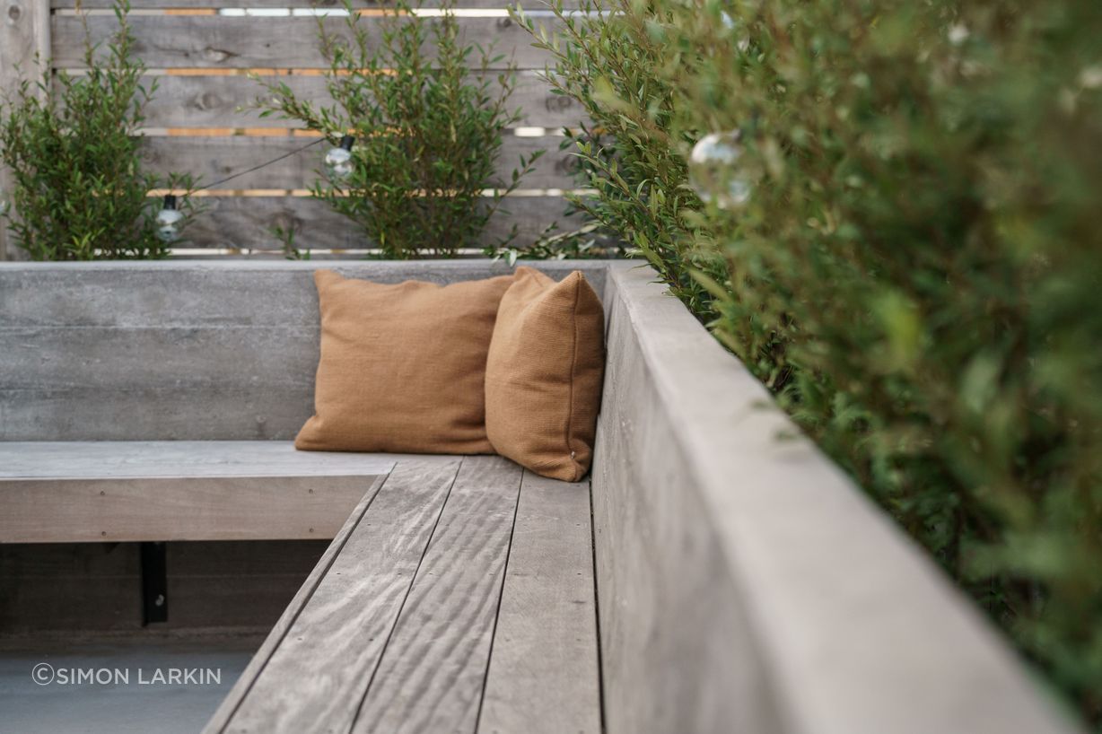 11-Ben-Hudson-Architects-Alpine-Home-Wanaka-outdoor-seat.jpg