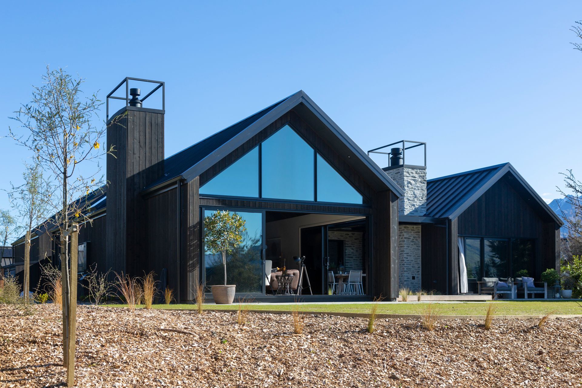 The home makes the most of its 1,200sqm section, which offers the perfect balance between suburbia and total privacy.