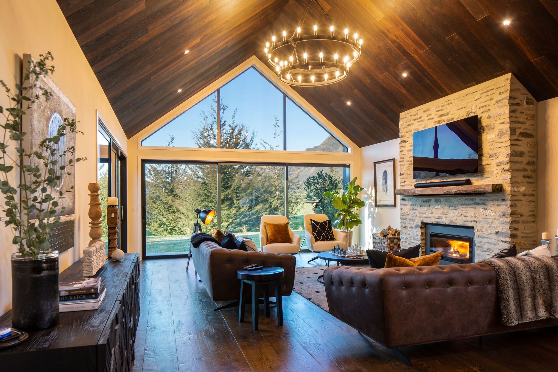 A rustic chandelier centres over the lounge area.