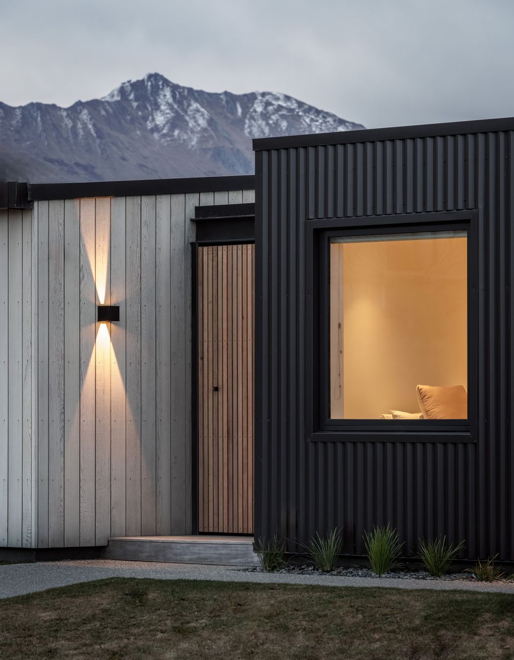 13-Ben-Hudson-Architects-Alpine-Home-Wanaka-street-entry.jpg
