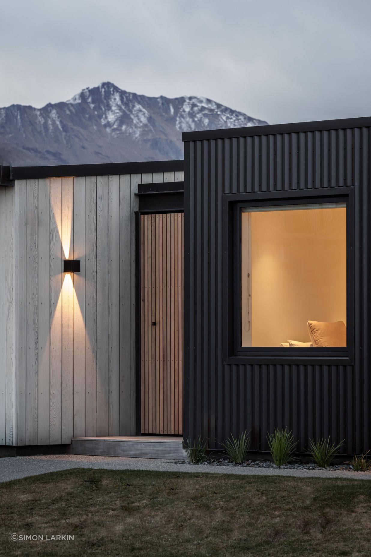 13-Ben-Hudson-Architects-Alpine-Home-Wanaka-street-entry.jpg
