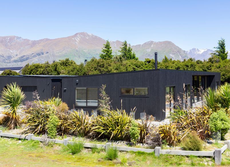 CUTEK® protected jet-black mountain home