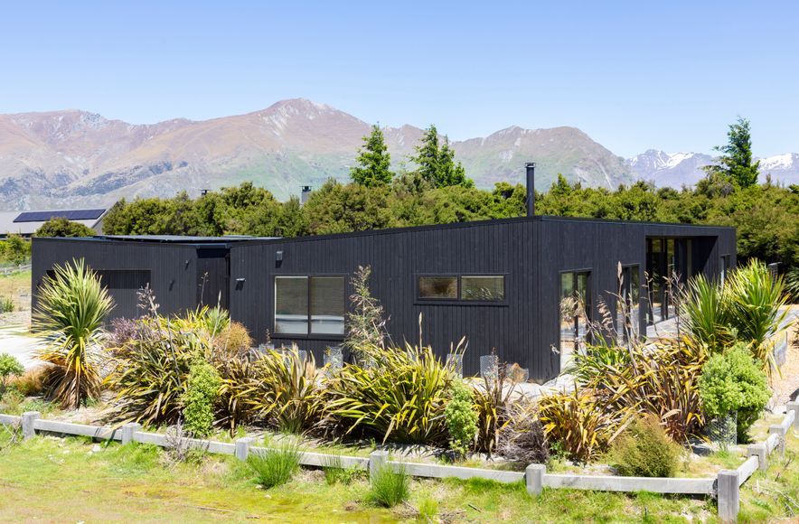 CUTEK® protected jet-black mountain home