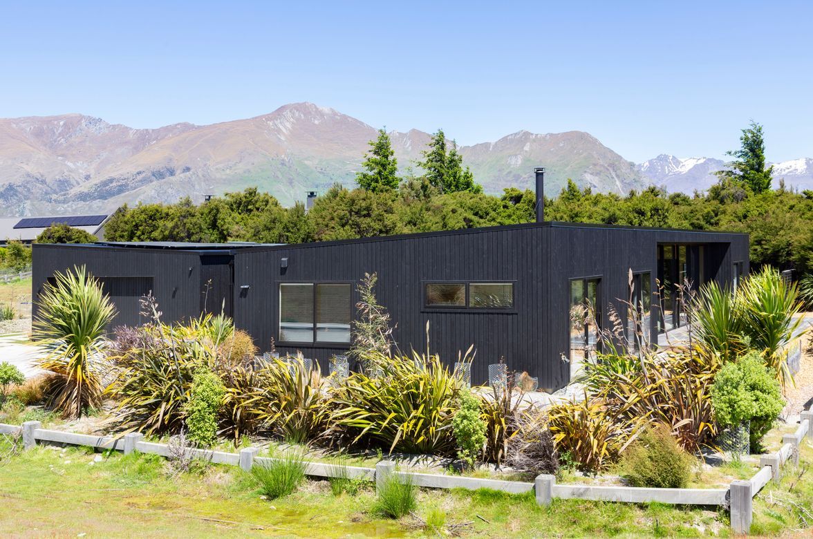 CUTEK® protected jet-black mountain home