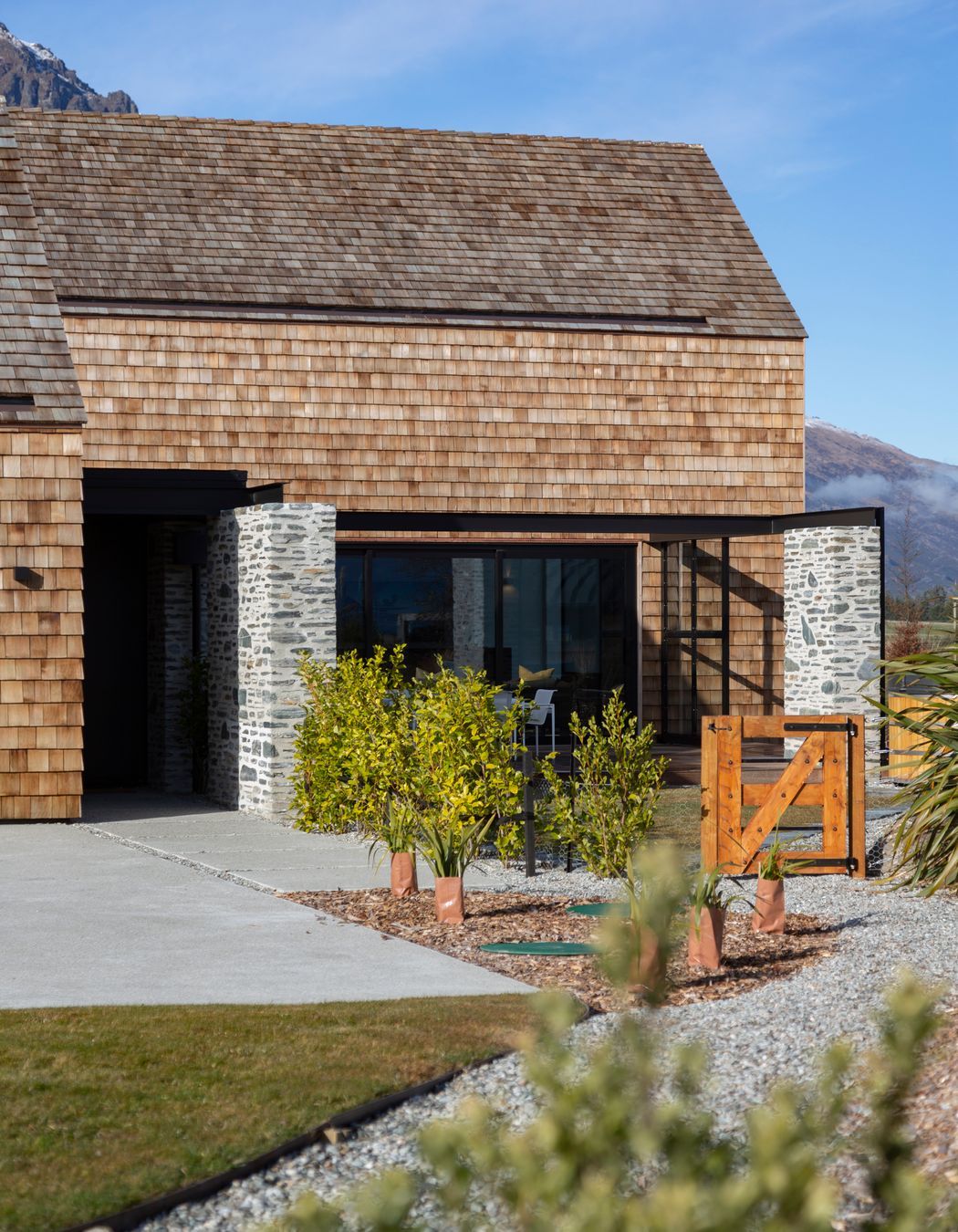 Dravitski Brown Architect | Shingle House Jacks Point