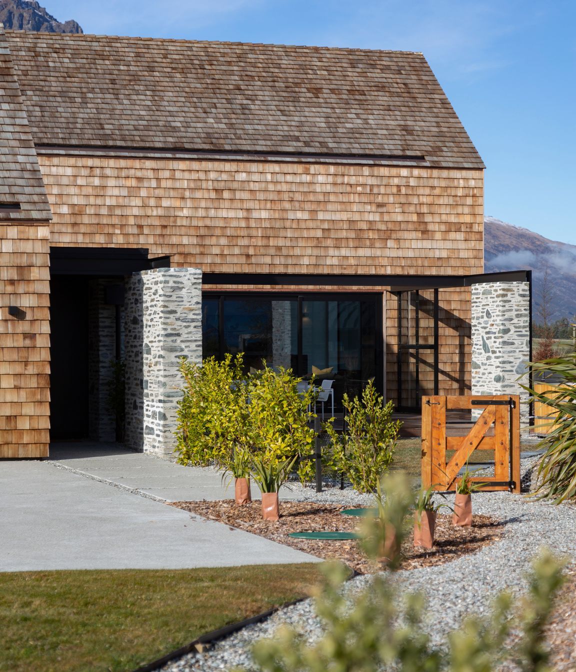 Dravitski Brown Architect | Shingle House Jacks Point