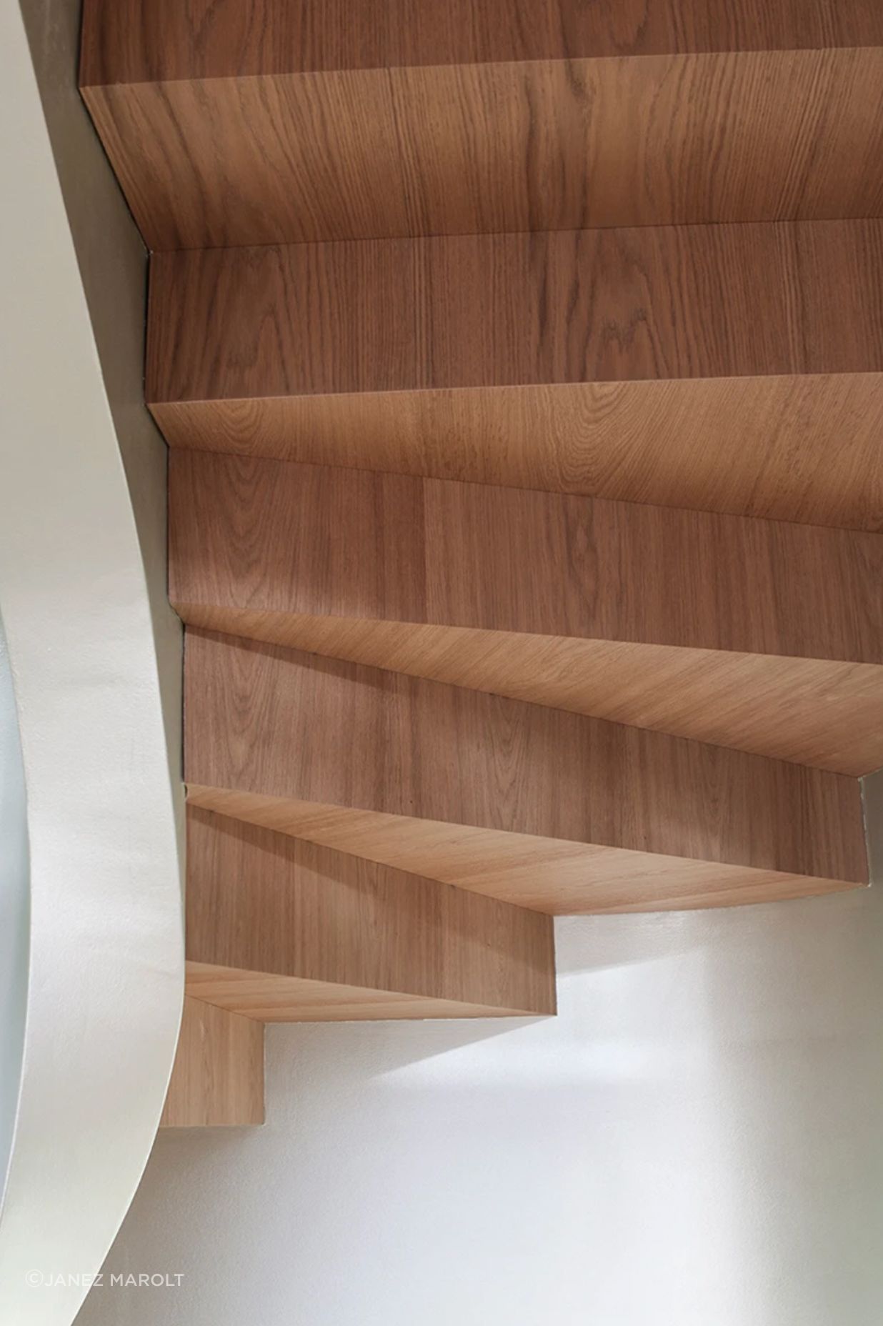 BD-Lea-House-NB-Slovenia-Interior-4.png