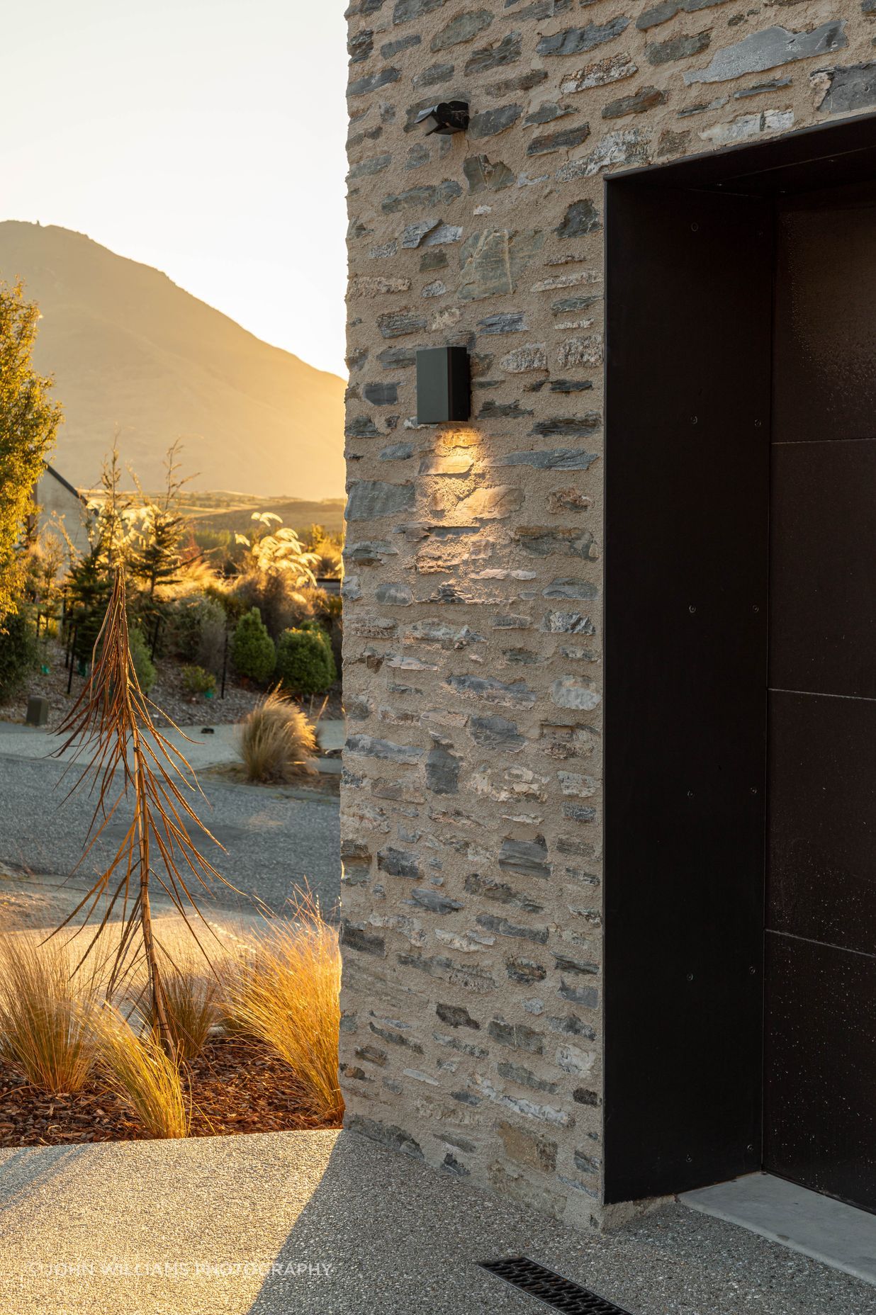 Ben-Hudson-Architects-gallery-house-accent-lighting.jpg