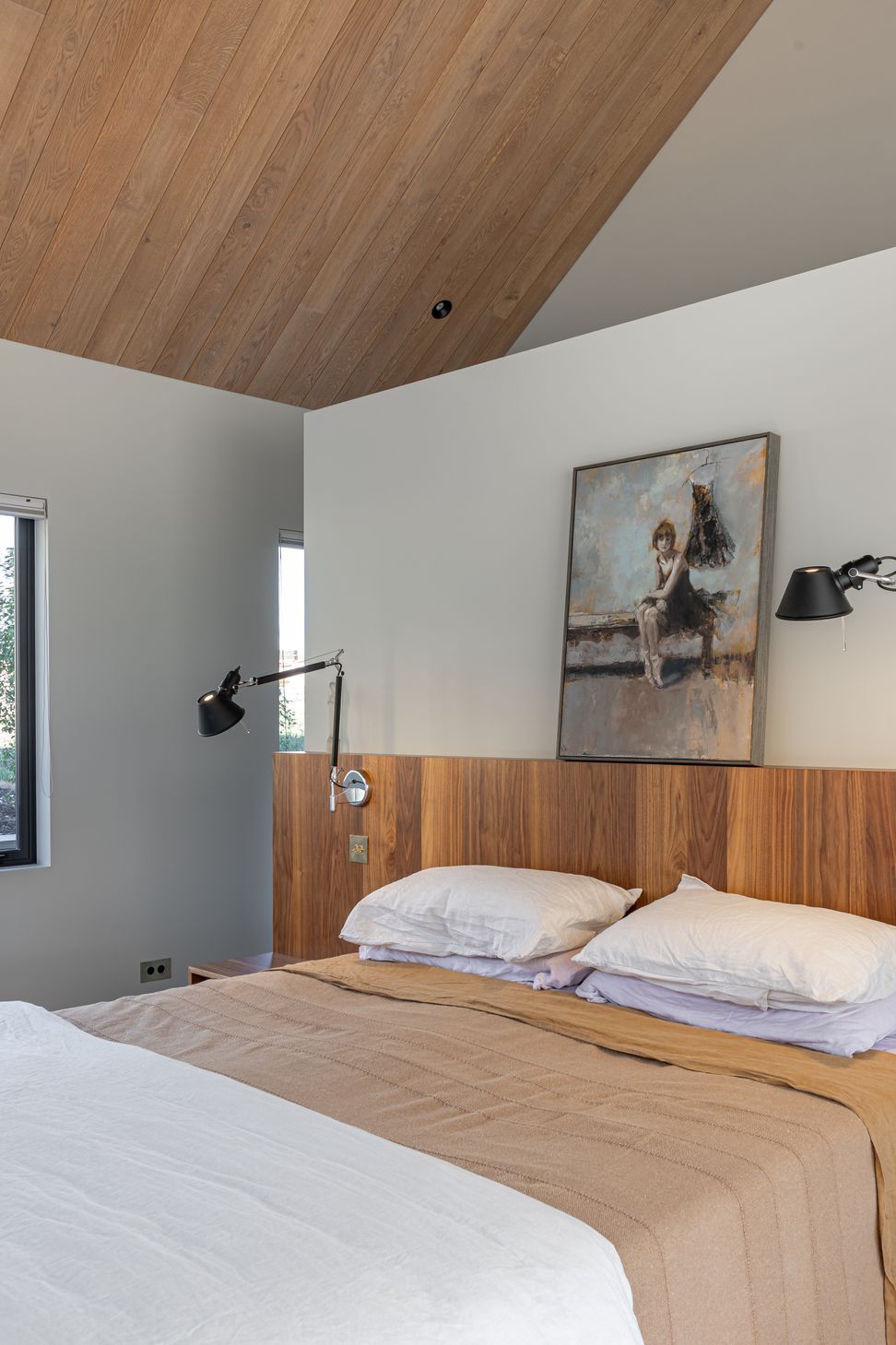 Ben-Hudson-Architects-gallery-house-bedhead.jpg