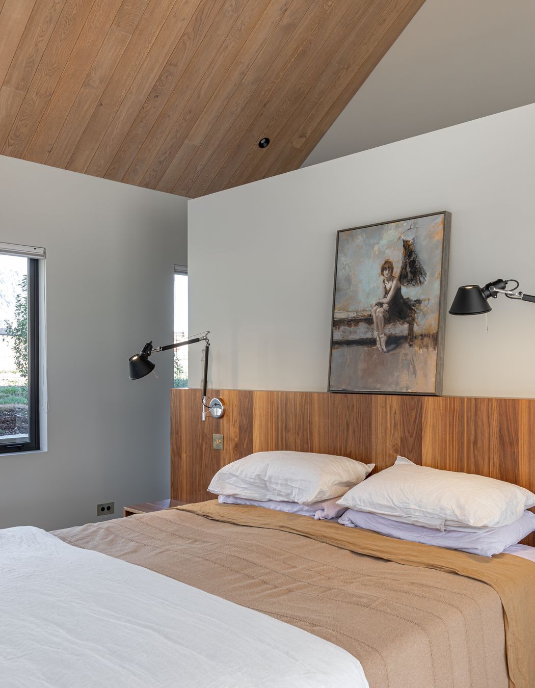 Ben-Hudson-Architects-gallery-house-bedhead.jpg