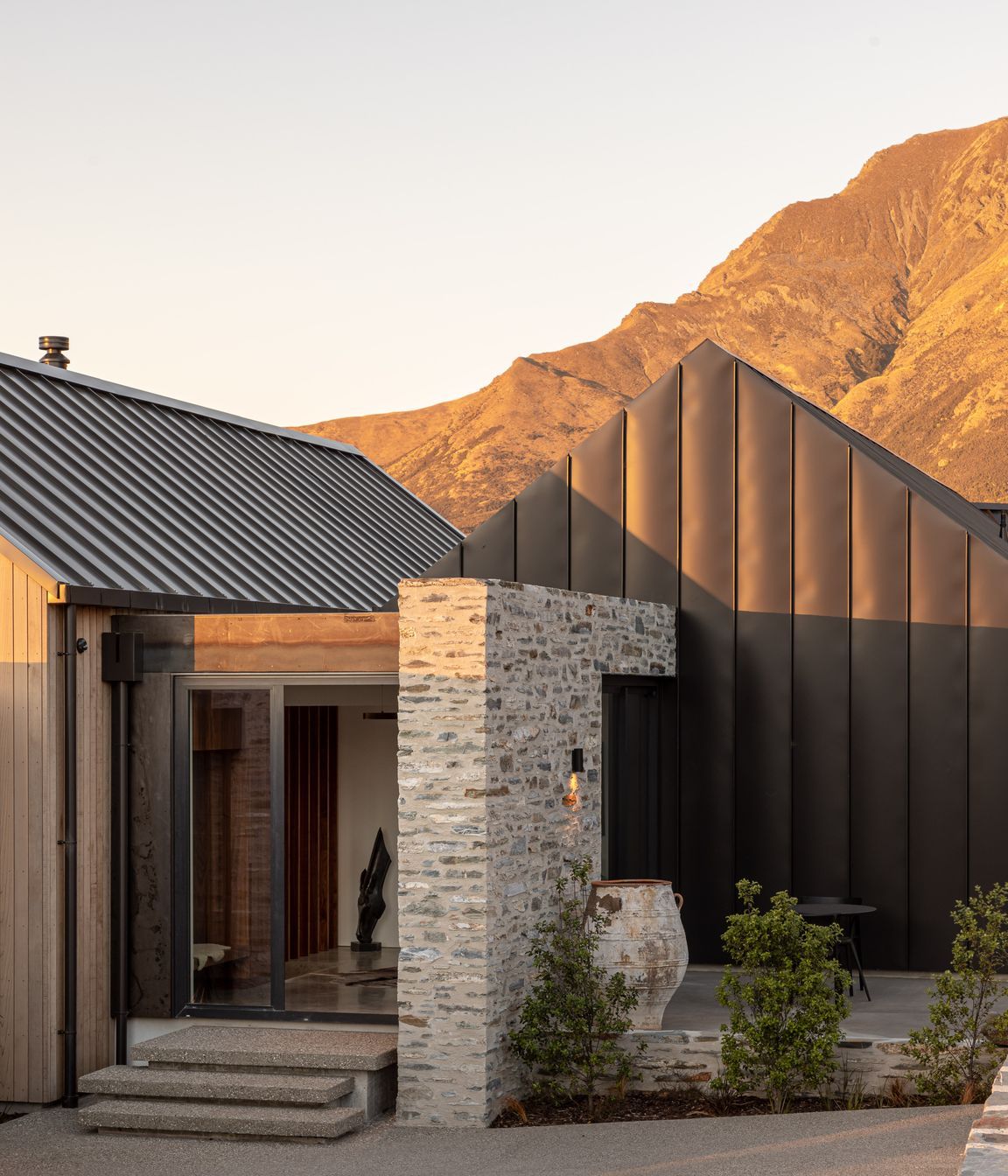 Ben-Hudson-Architects-gallery-house-mountain-backdrop.jpg