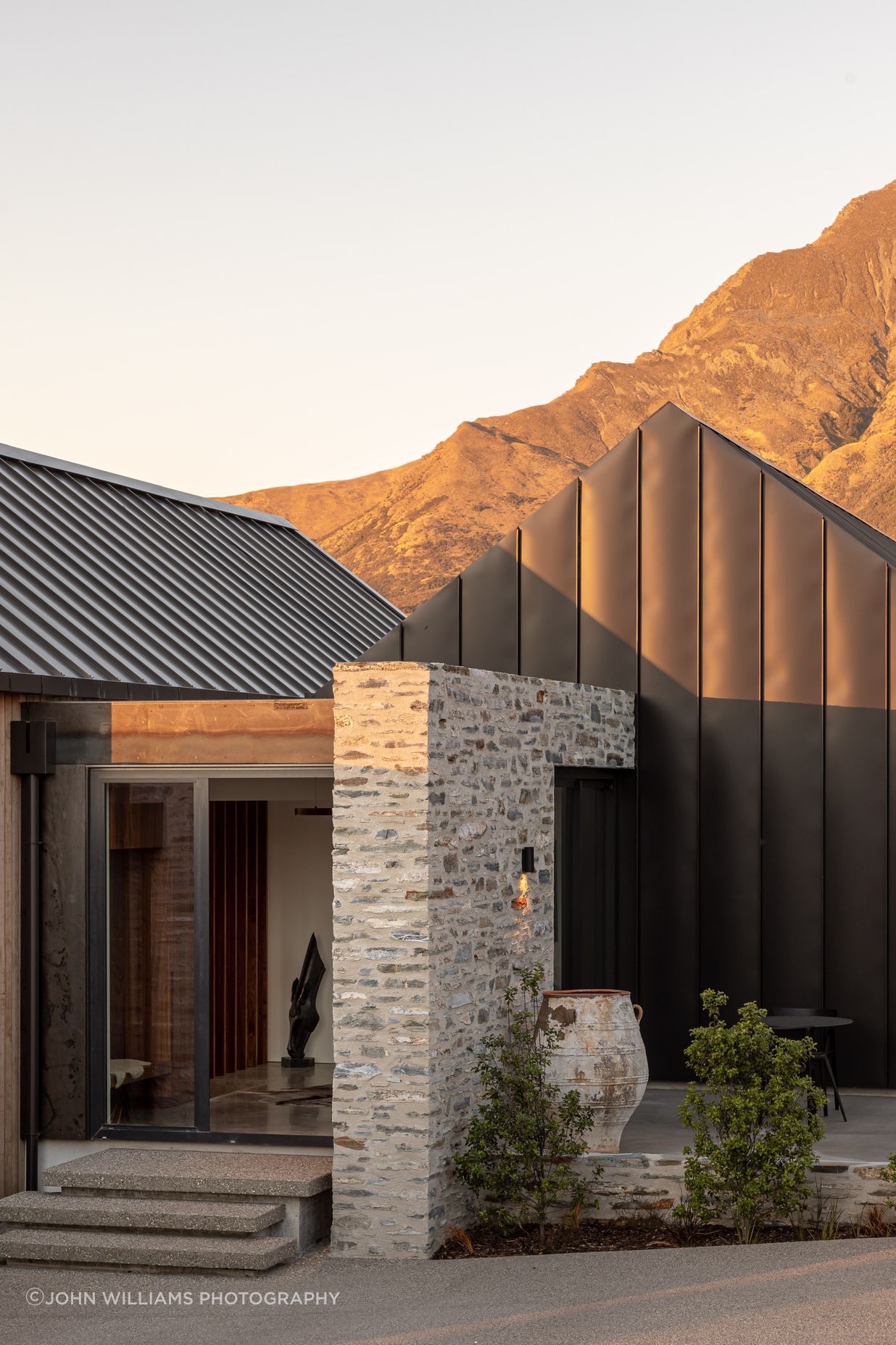 Ben-Hudson-Architects-gallery-house-mountain-backdrop.jpg