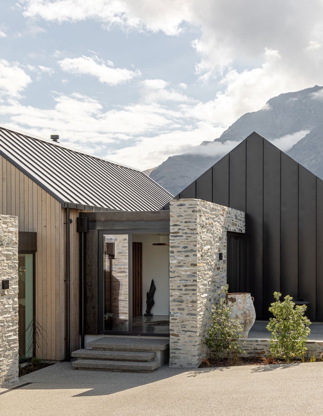 Ben-Hudson-Architects-gallery-house-stone-entrance.jpg