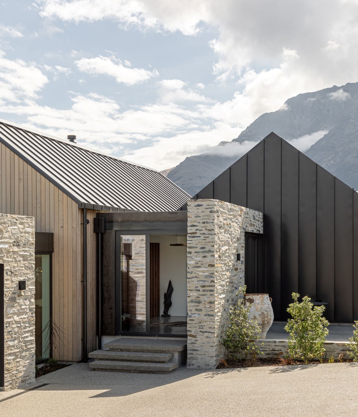 Ben-Hudson-Architects-gallery-house-stone-entrance.jpg