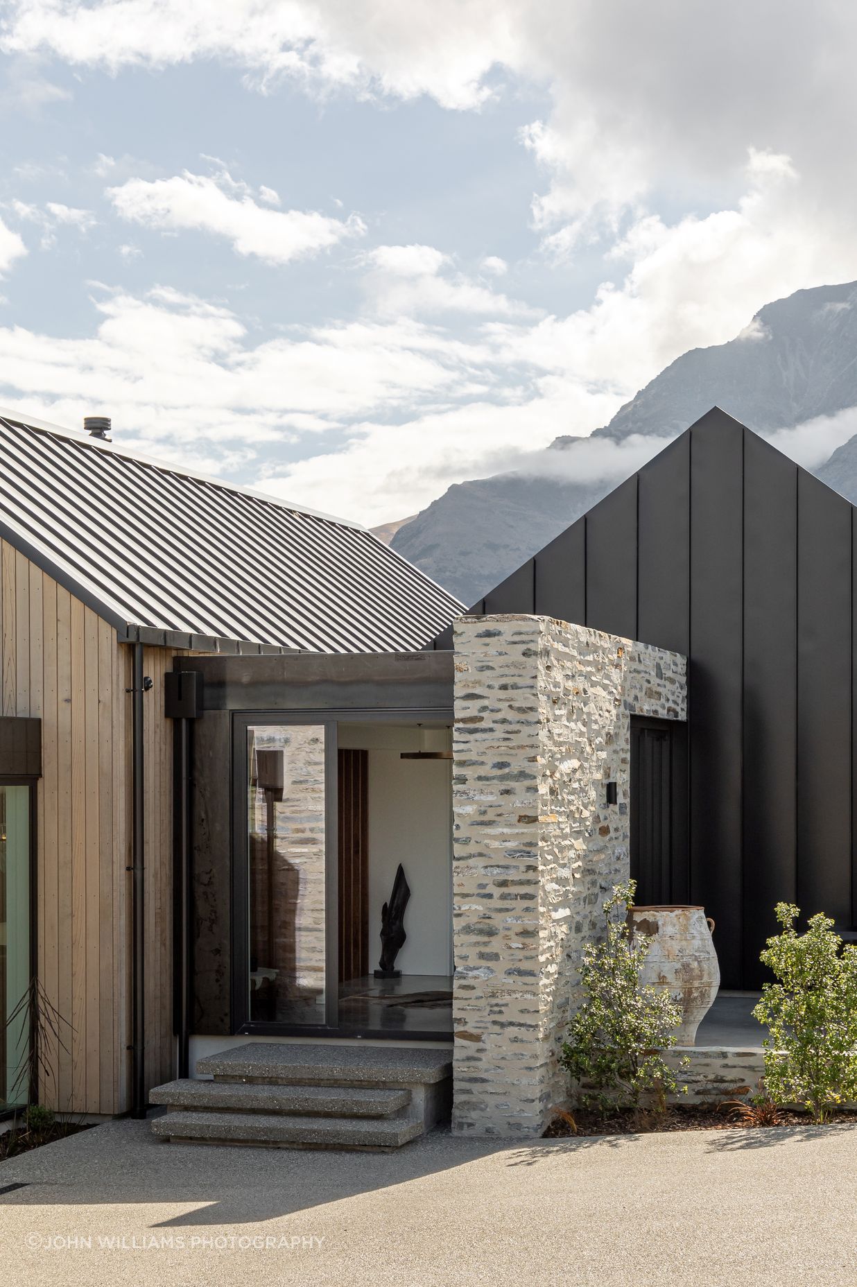 Ben-Hudson-Architects-gallery-house-stone-entrance.jpg
