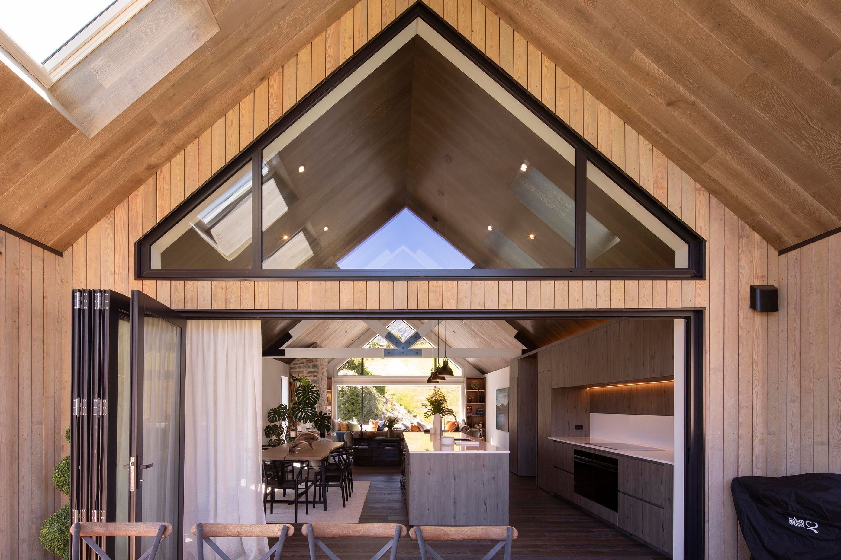Covered-outdoor-entertaing-area-wood-detailing.jpg