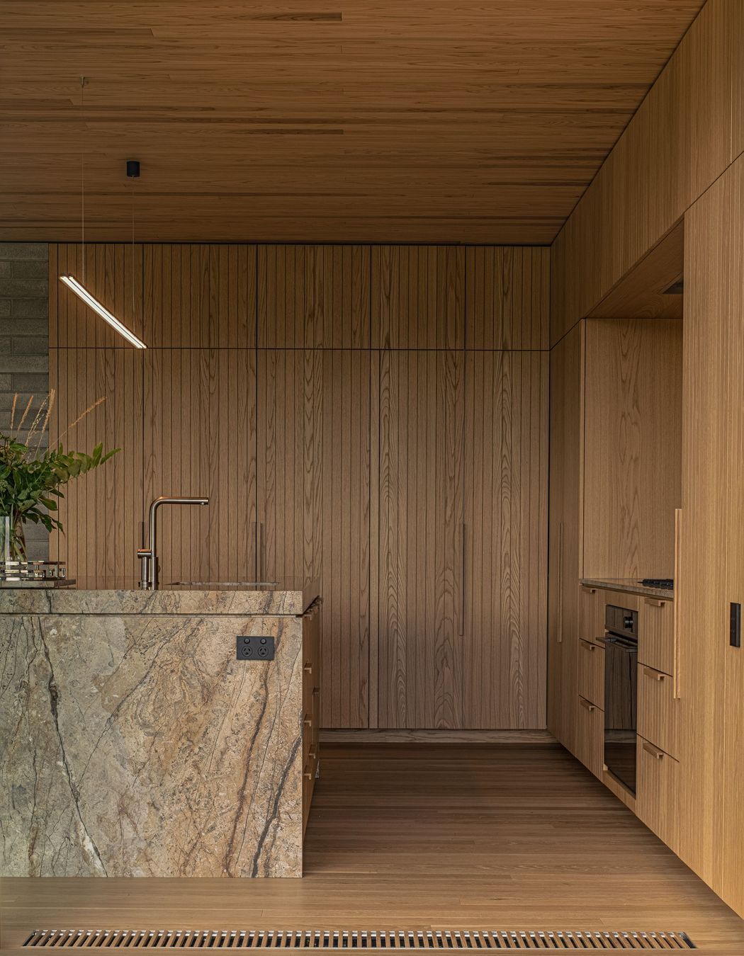 DONE-05Wanaka-SKI-HouseKitchenCasey-Moore05.jpg