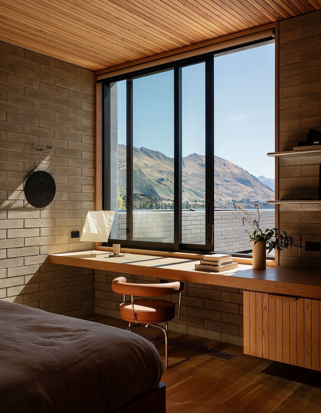 DONE-06Wanaka-SKI-HouseBedroom-01-DeskSam-Hartnett06.jpg
