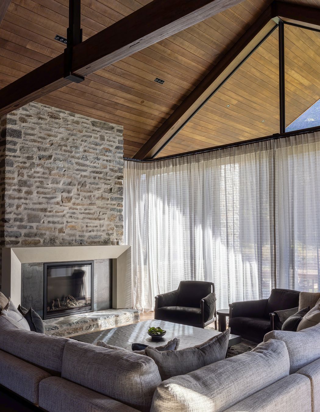 Gibbston-ValleyCaseyCondon-Scott-Architectsfireplace-and-lounge.jpg