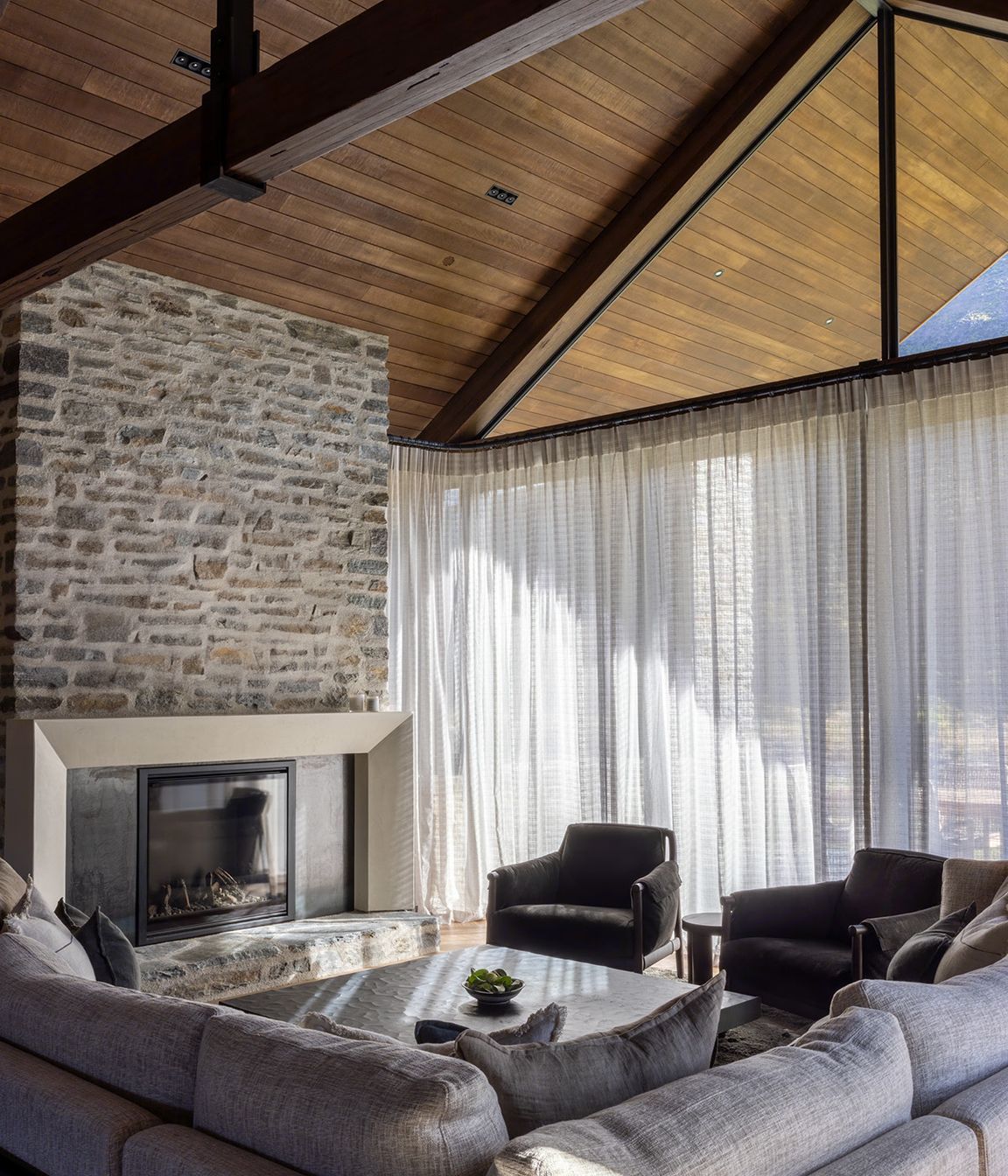 Gibbston-ValleyCaseyCondon-Scott-Architectsfireplace-and-lounge.jpg