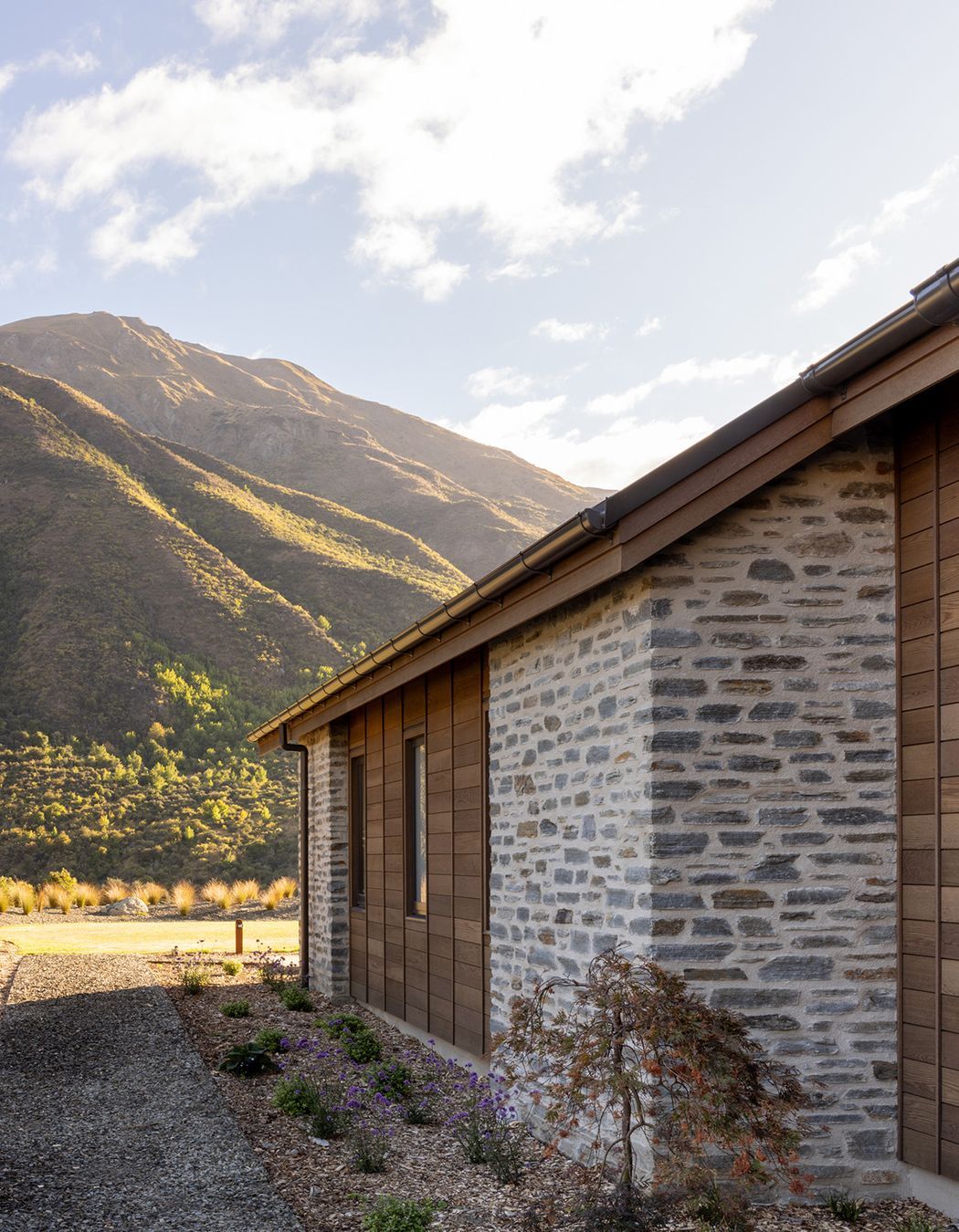 Gibbston-ValleyCaseyCondon-Scott-Architectsschist-and-cedar-wall.jpg