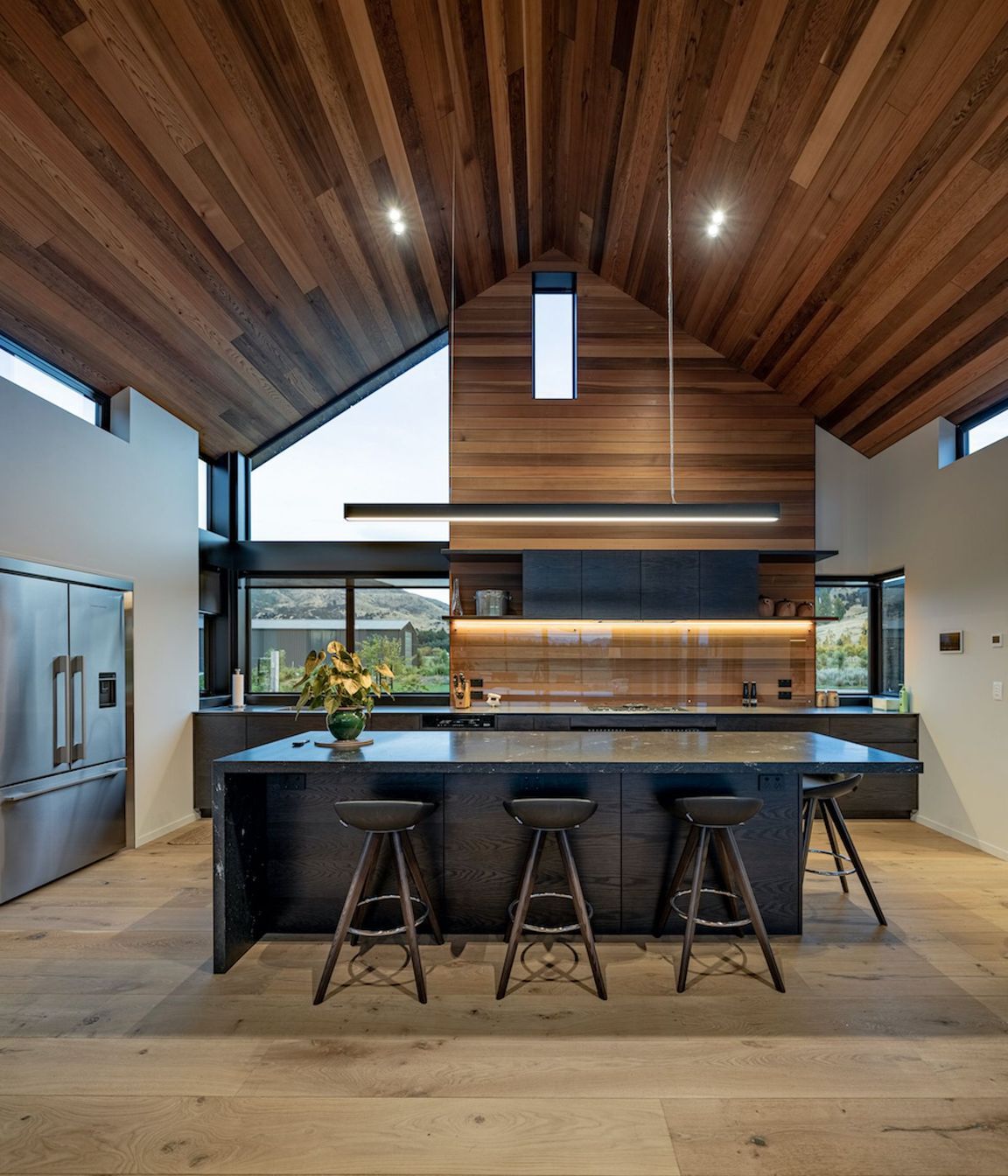 Hillend-Station-House-Simon-Larkinkitchen-interior.jpeg